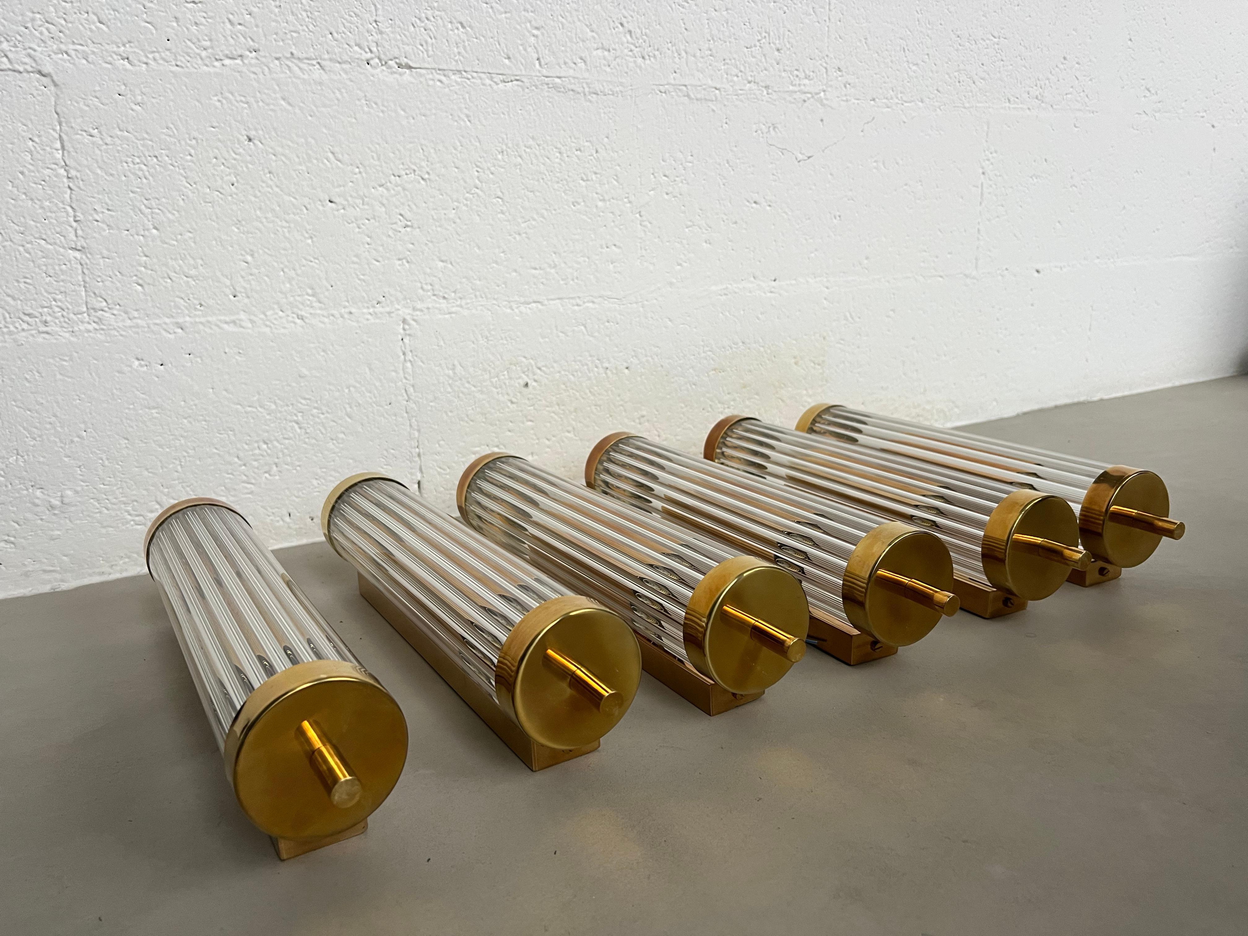 Set of six Art Deco Wall Sconces in Brass and Fluted Glass, Chic Lighting For Sale 7