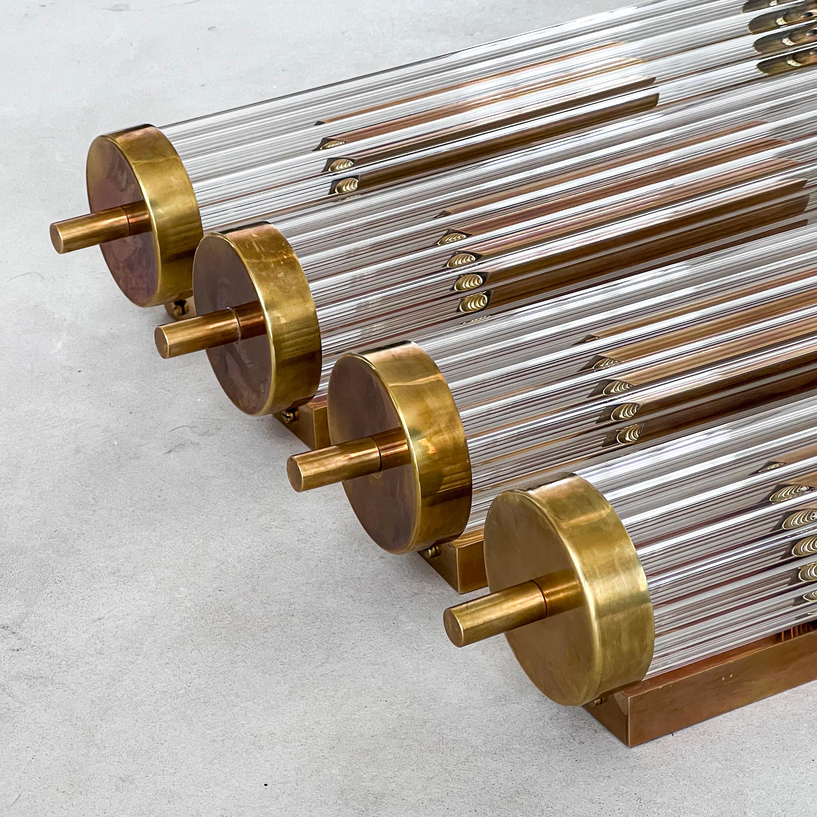 Italian Set of six Art Deco Wall Sconces in Brass and Fluted Glass, Chic Lighting For Sale
