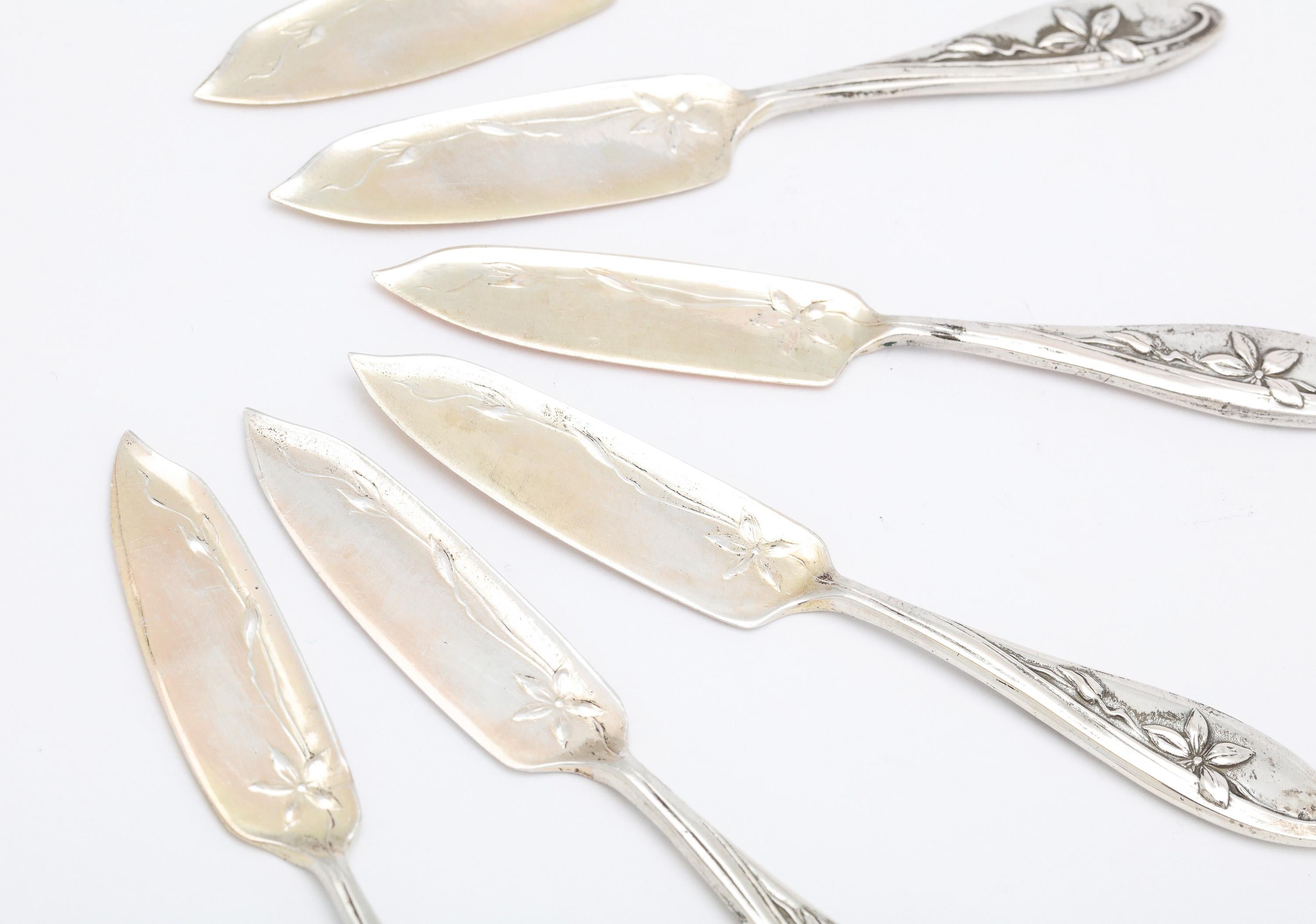 Set of Six Art Nouveau Continental Silver (.800) Caviar/Hors d'Oeuvres Spreaders For Sale 7