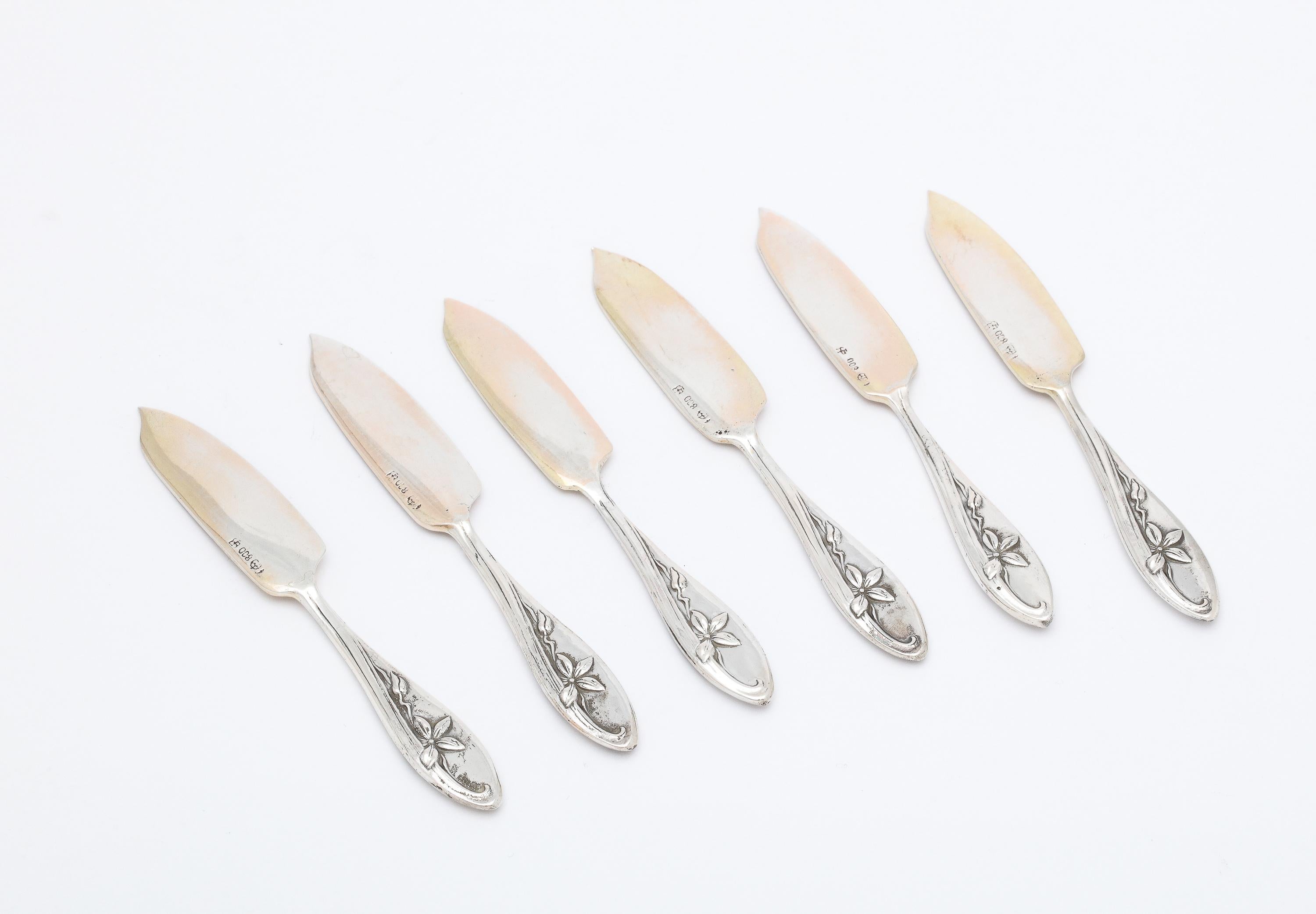 Early 20th Century Set of Six Art Nouveau Continental Silver (.800) Caviar/Hors d'Oeuvres Spreaders For Sale