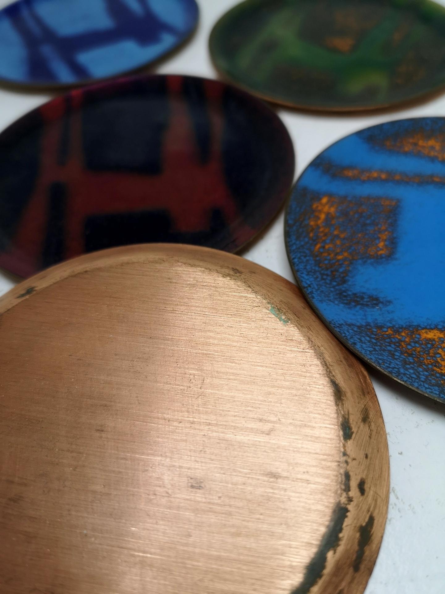 Set of Six Artisan Mid-Century Modern Coasters of Enameled Copper, 1970s 6