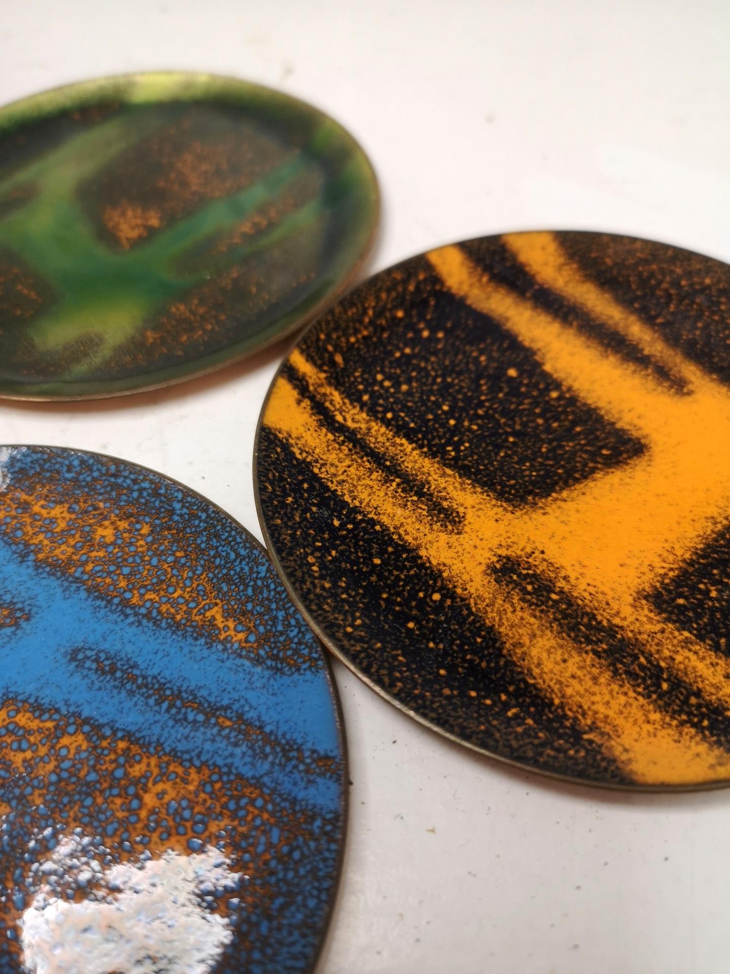 Set of Six Artisan Mid-Century Modern Coasters of Enameled Copper, 1970s 4