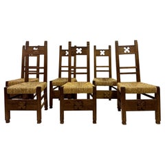 Ensemble de six chaises de salle à manger ecclésiastiques Arts & Crafts, vers 1920