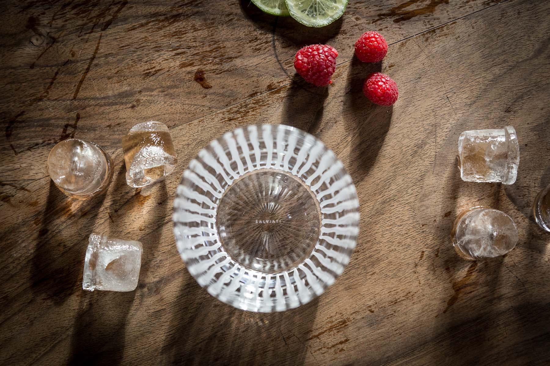 Satz von sechs verschiedenen gravierten Murano-Glasbechern (21. Jahrhundert und zeitgenössisch) im Angebot