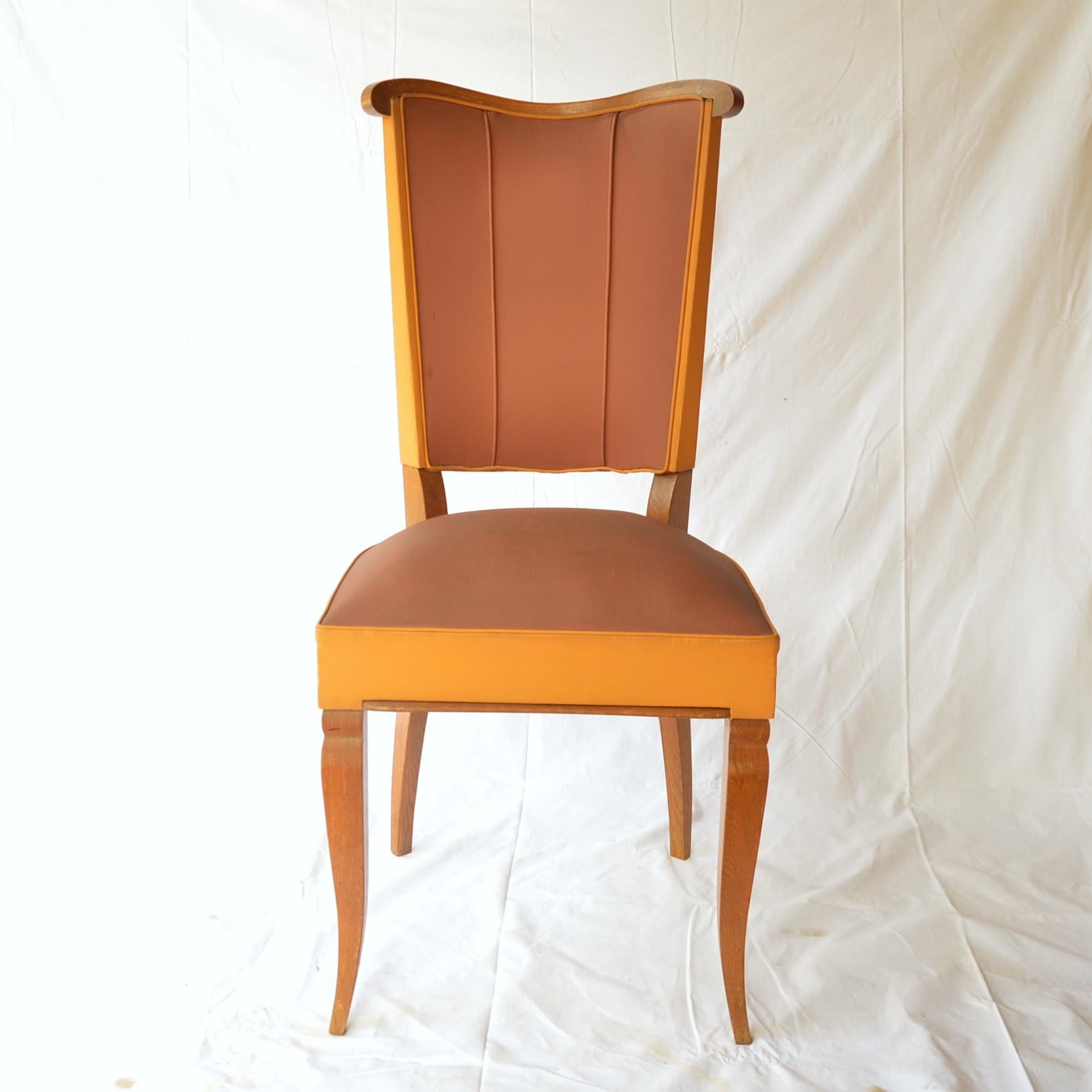 A sex of six authentic French Art Deco dining chairs from the 1930s. Made of wood with cream color Moleskine.
Very good condition.
Dimensions: height 100 cm.