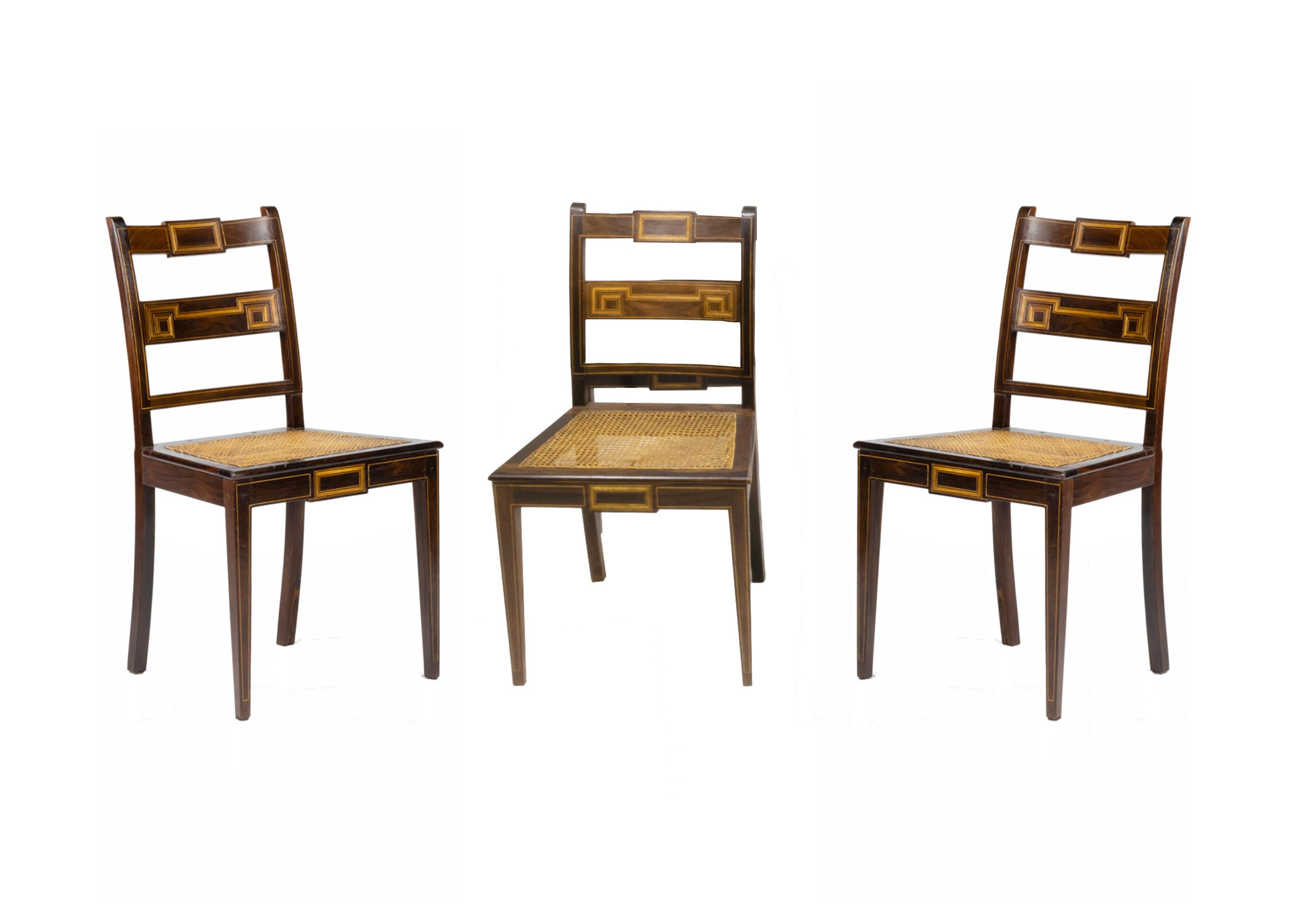 A carefully maintained set of 6 solid dining chairs with natural straw upholstery with inlaid lines, a classic set of Portuguese style chairs, revised by a carpenter and in excellent conditions. It has simple, straight lines

Seat 50 cm x 35,9 cm