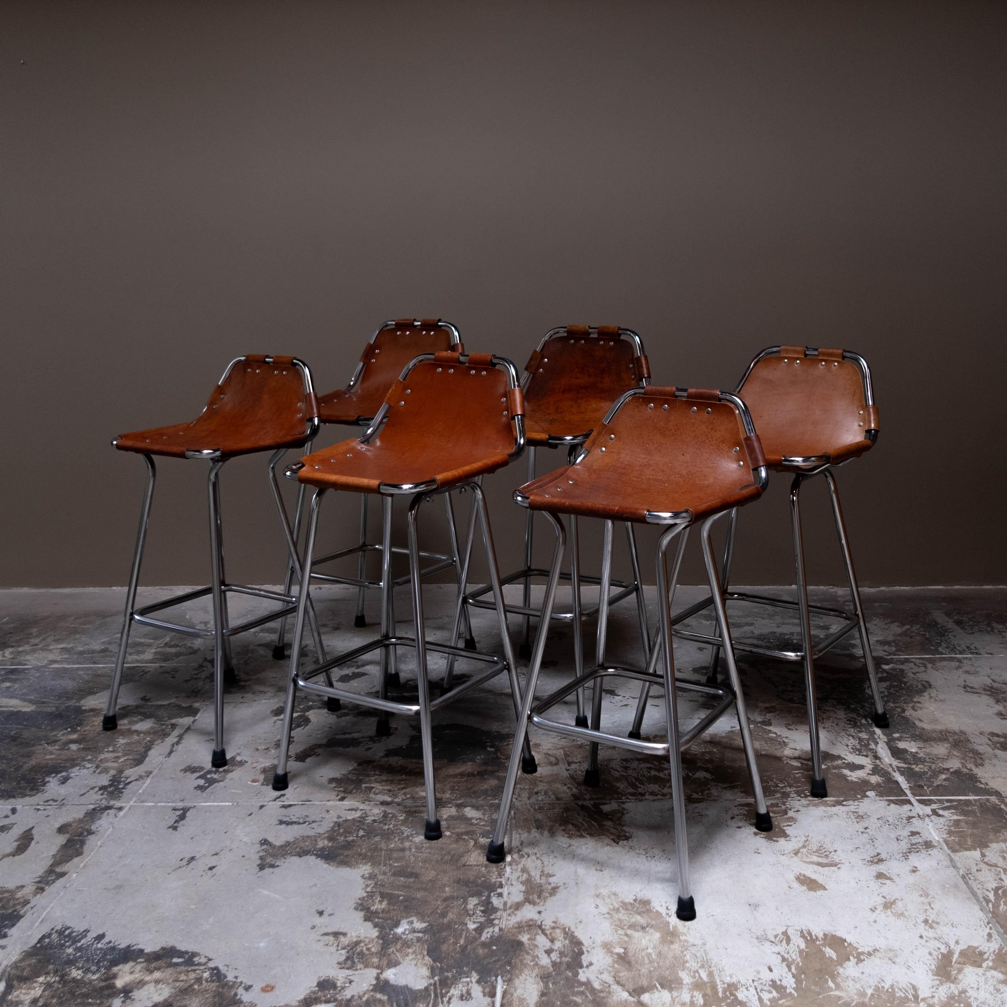 Mid-Century Modern Ensemble de six tabourets de bar, Charlotte Perriand pour Les Arcs, 1960 en vente