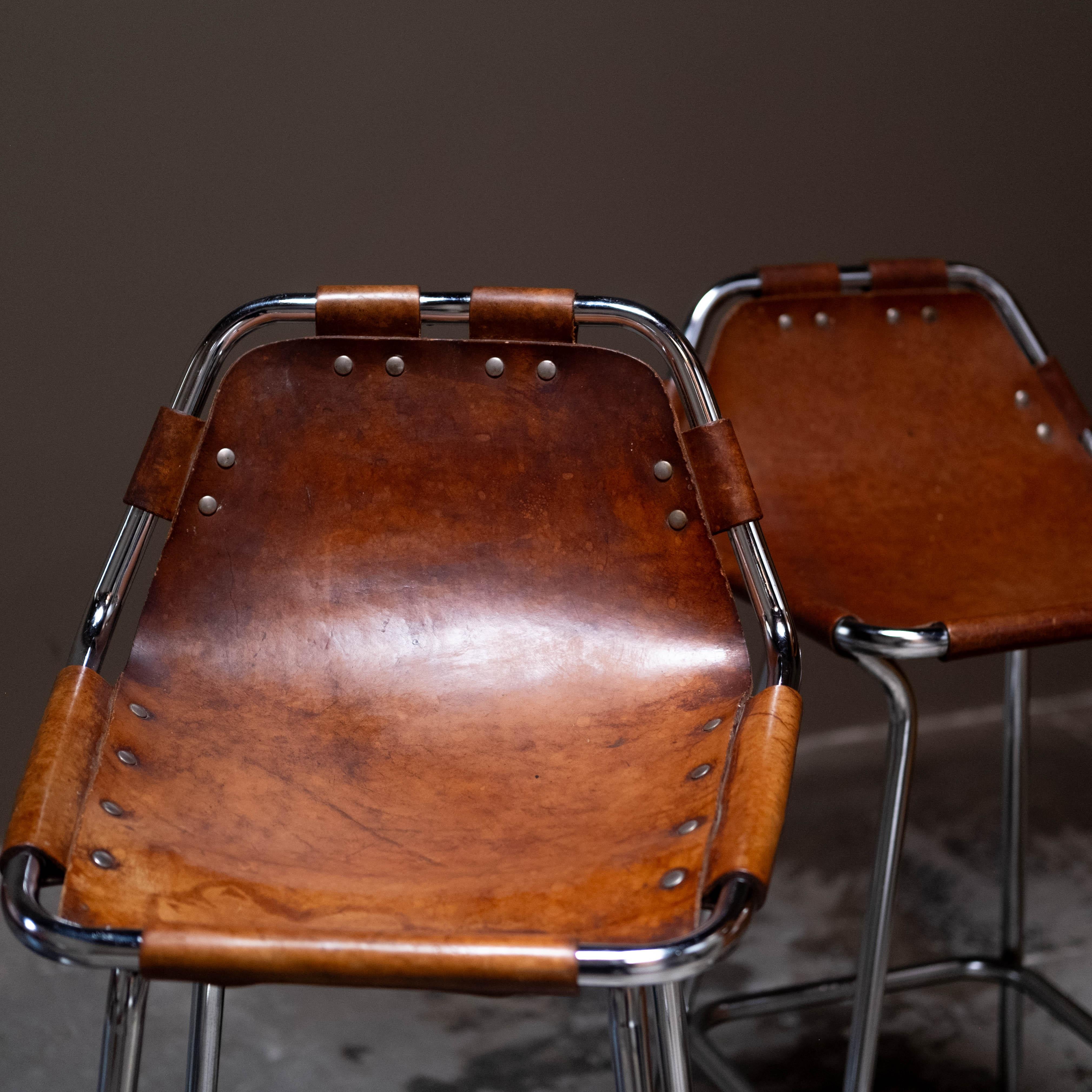 Milieu du XXe siècle Ensemble de six tabourets de bar, Charlotte Perriand pour Les Arcs, 1960 en vente