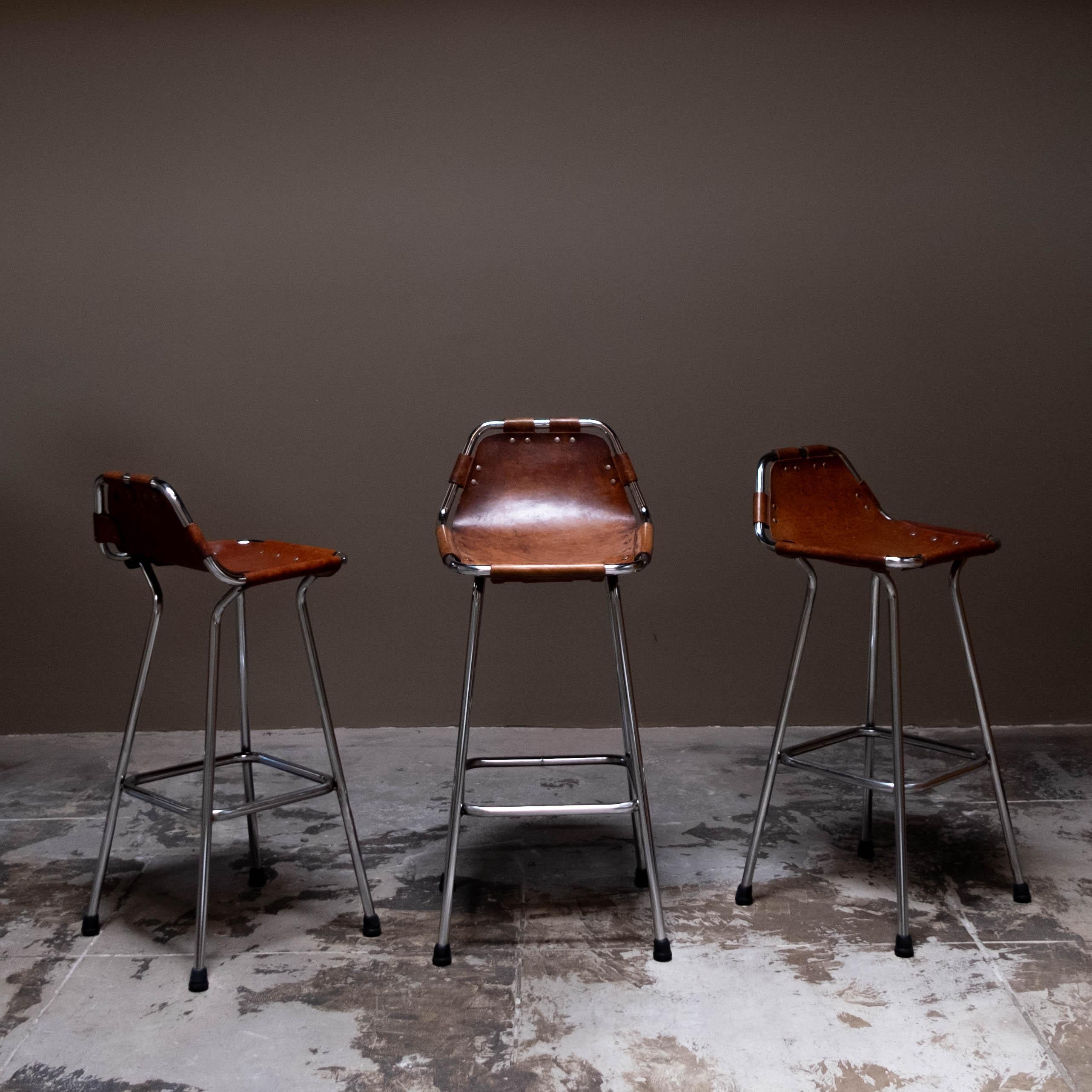 Ensemble de six tabourets de bar, Charlotte Perriand pour Les Arcs, 1960 en vente 1