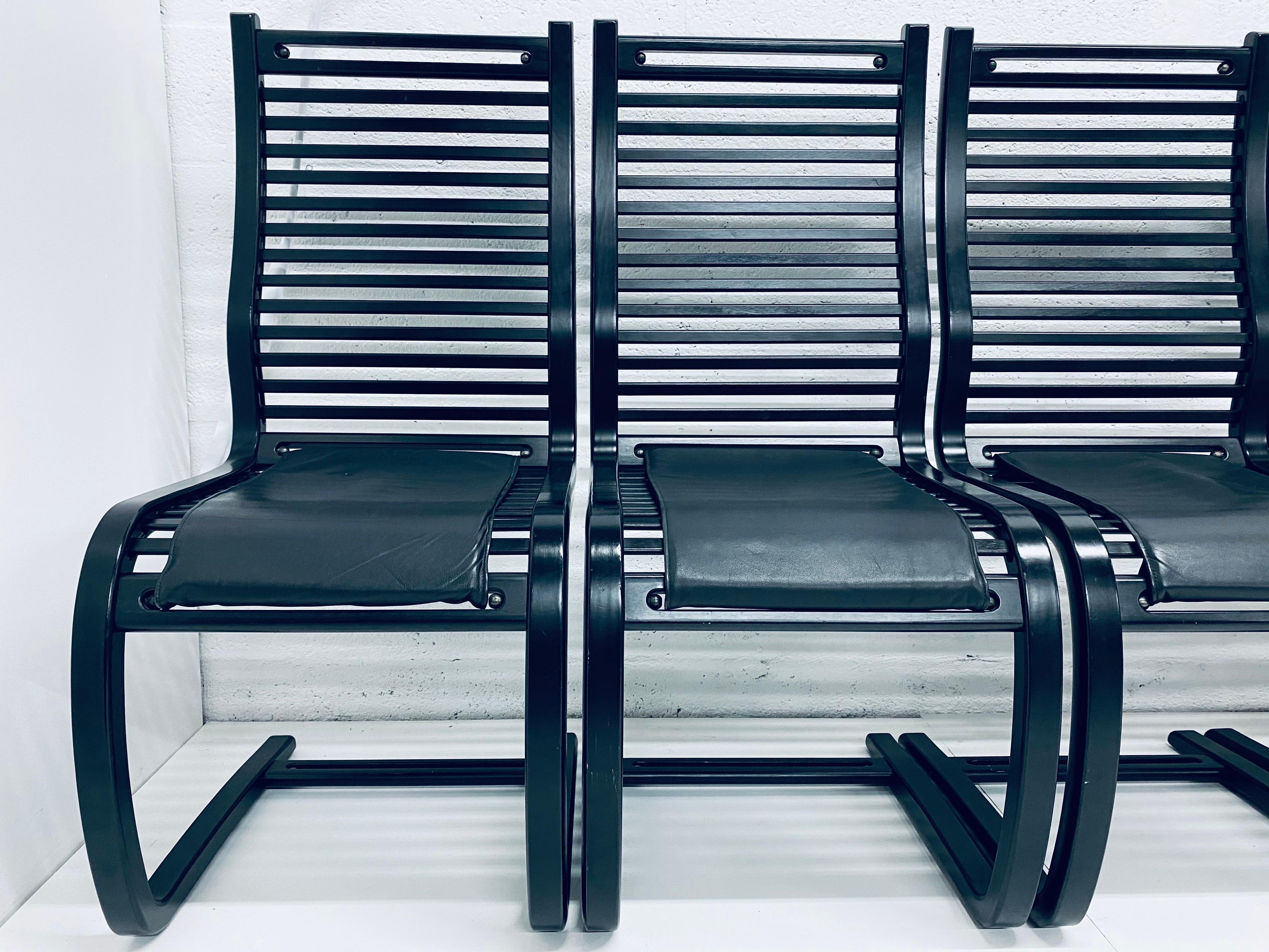 Naugahyde Ensemble de six chaises de salle à manger en porte-à-faux Terge Hope Spring noires pour Westnofa en vente