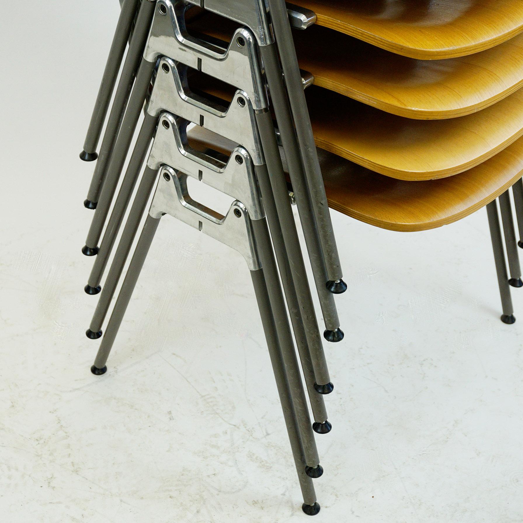 Mid-20th Century Set of Six Beechwood Castelli DSC 106 Stacking Chairs by Giancarlo Piretti