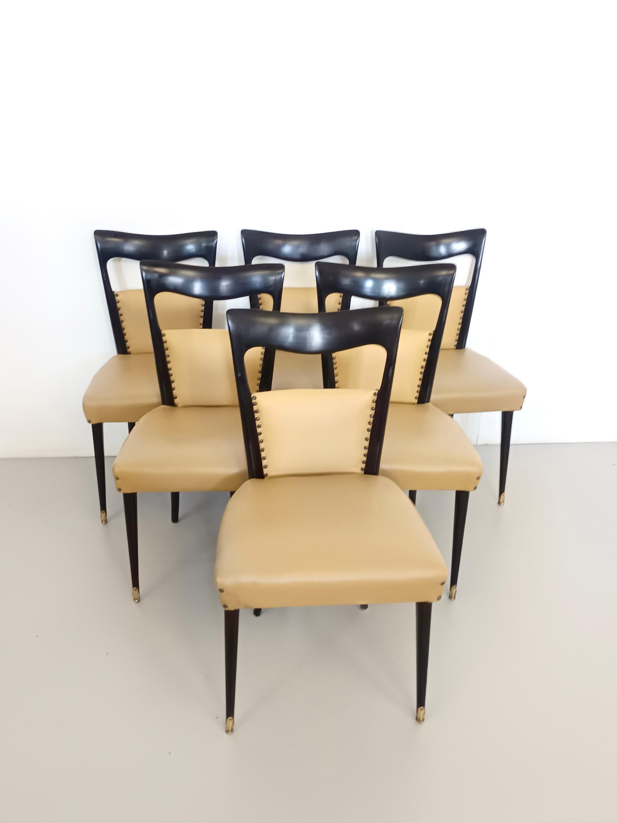 Set of Six Beige Skai Dining Chairs Ascr. to Melchiorre Bega, Italy (Moderne der Mitte des Jahrhunderts) im Angebot