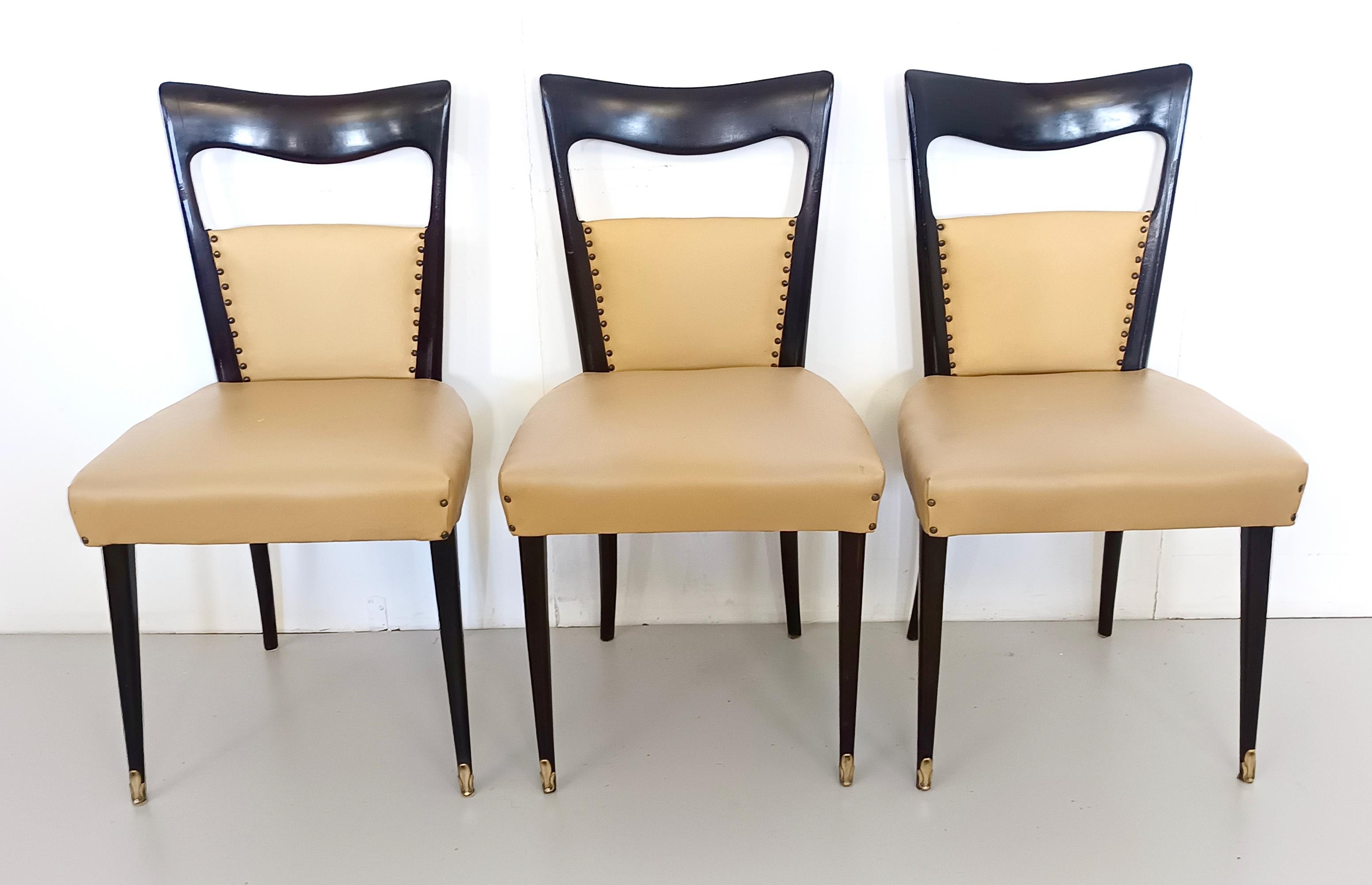 Set of Six Beige Skai Dining Chairs Ascr. to Melchiorre Bega, Italy im Zustand „Hervorragend“ im Angebot in Bresso, Lombardy