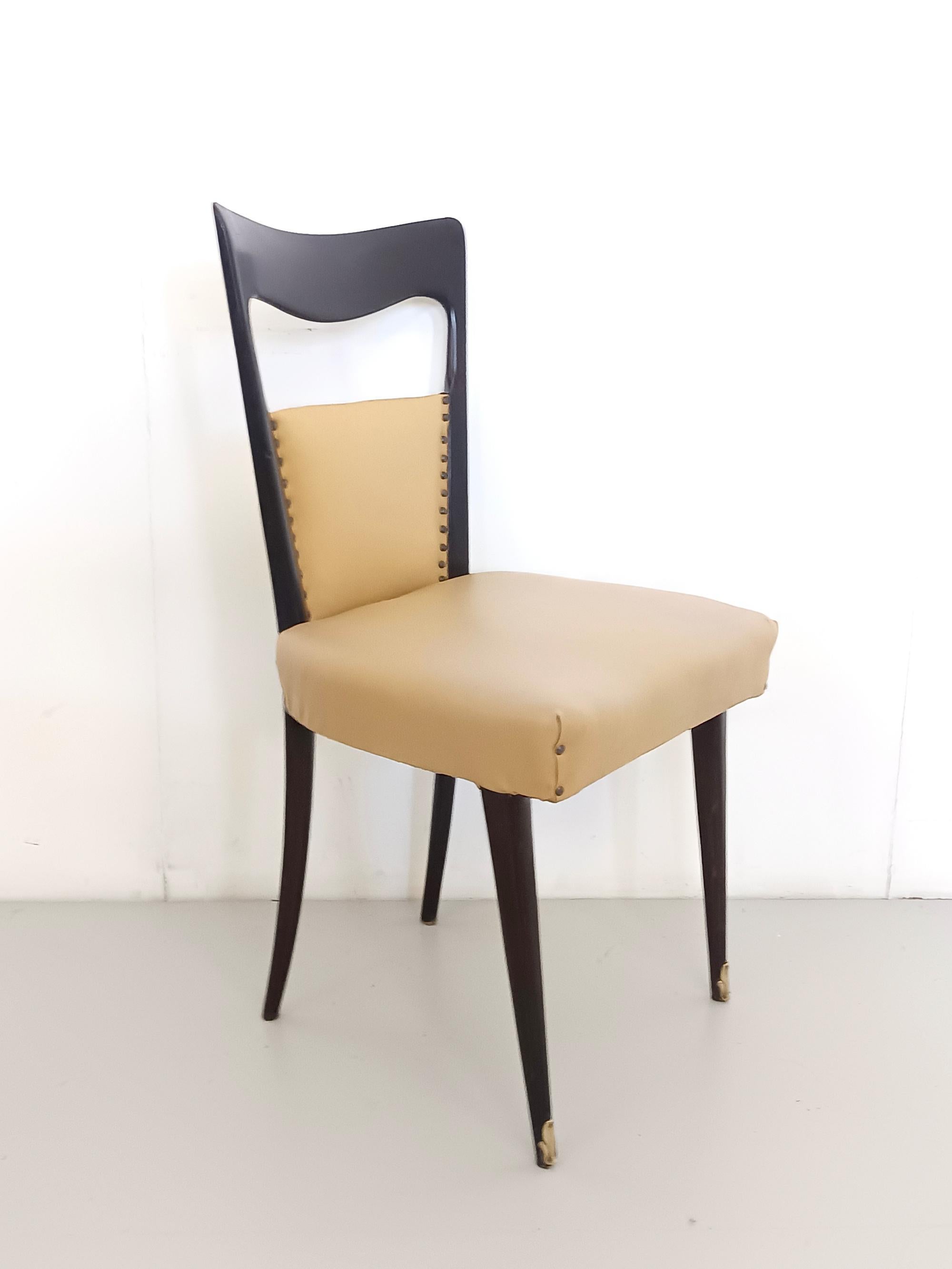 Set of Six Beige Skai Dining Chairs Ascr. to Melchiorre Bega, Italy (Mitte des 20. Jahrhunderts) im Angebot