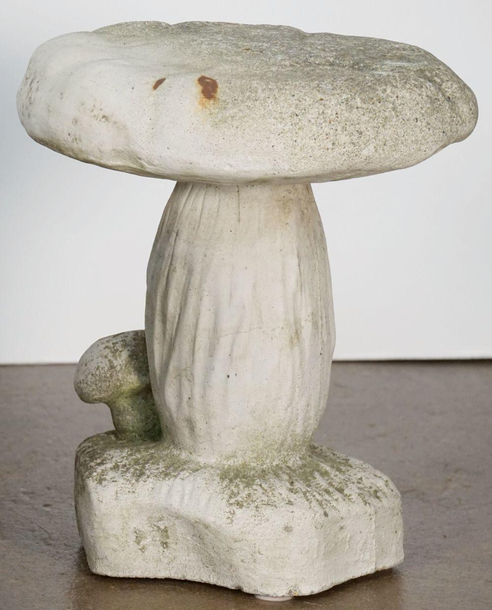 Ensemble de six champignons ou tabourets de crapauds en pierre de jardin belge ''Vendu comme un ensemble''. en vente 12
