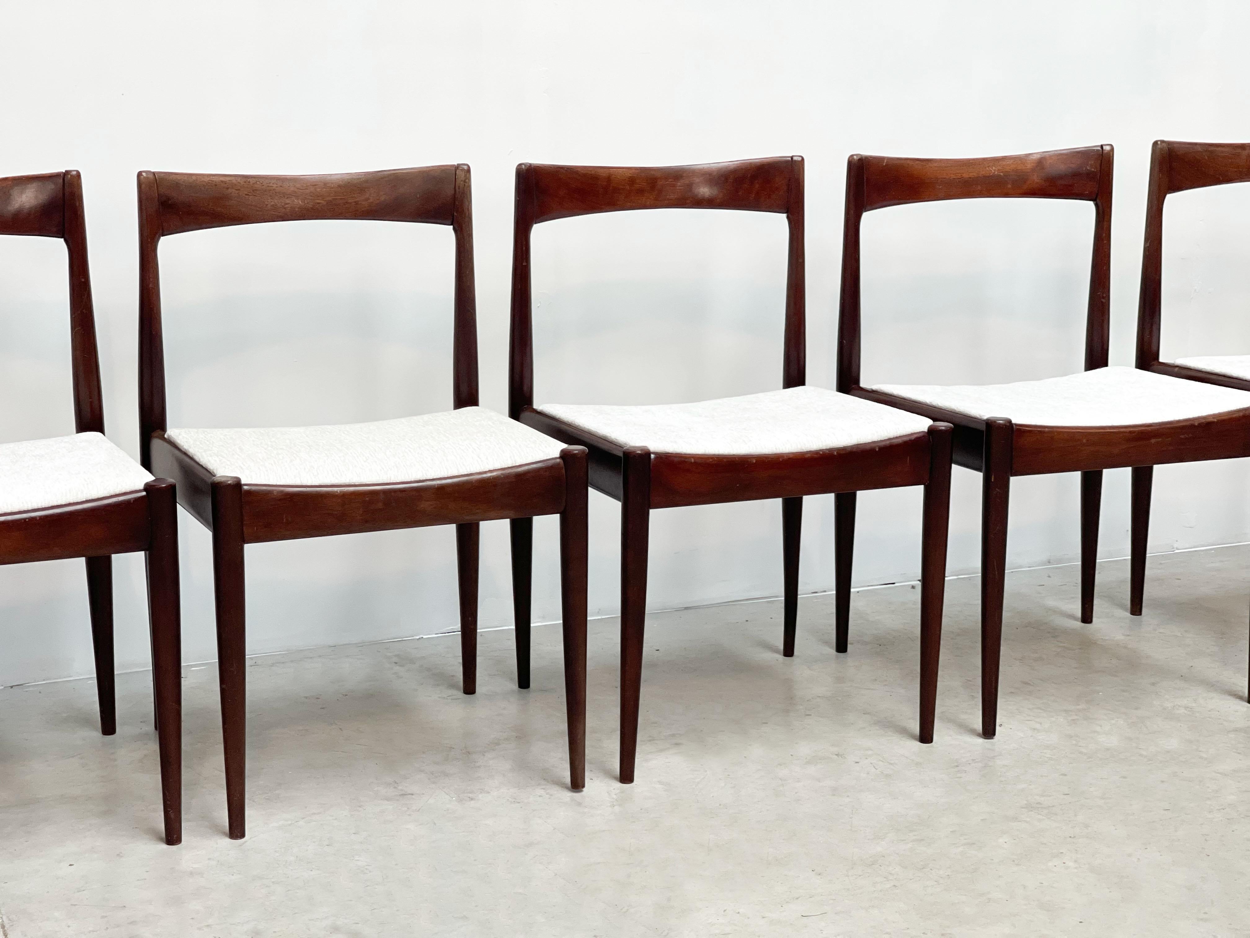Set of six Belgian midcentury dining chairs In Good Condition In Nijlen, VAN