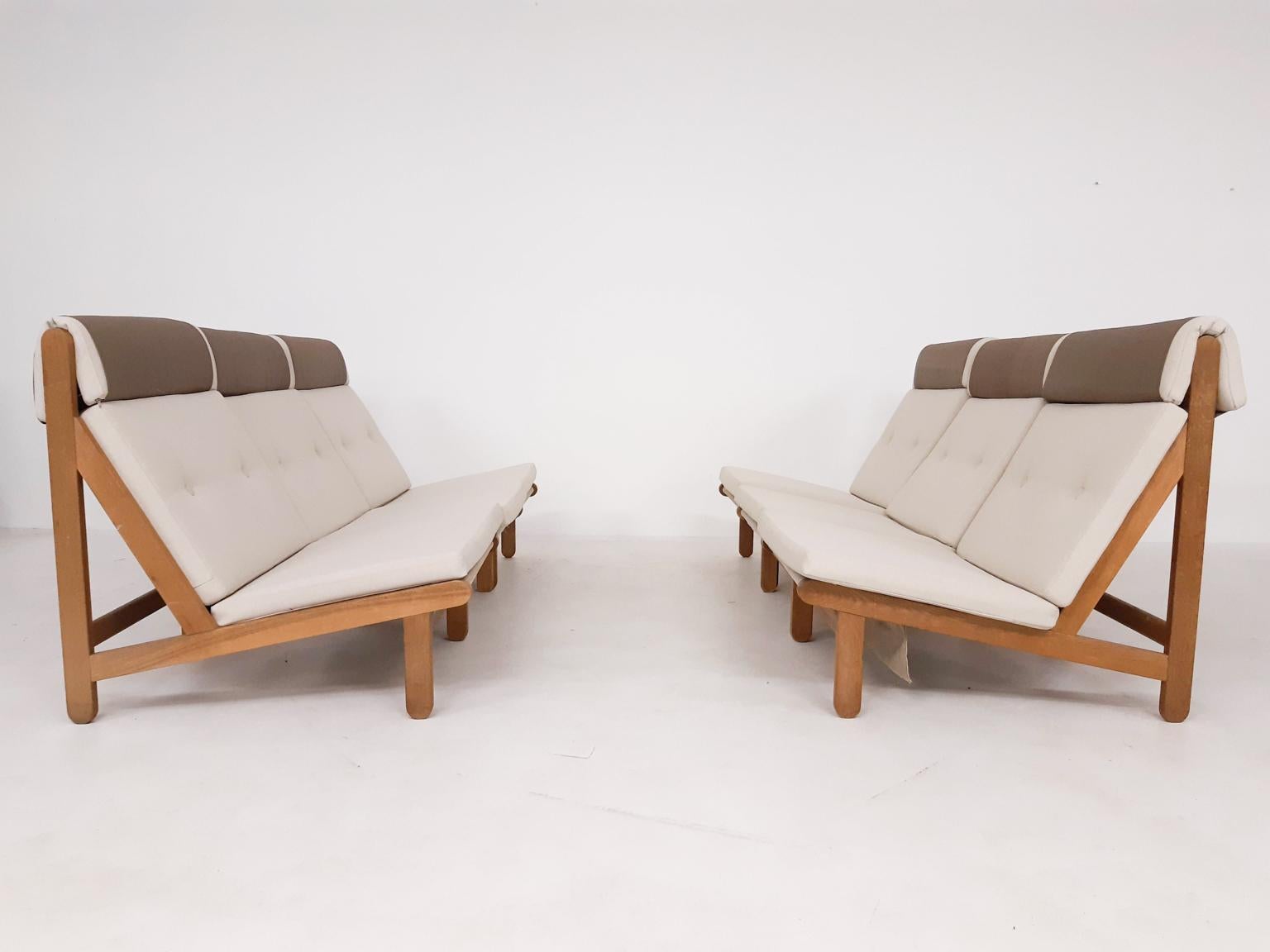 Large set of oak lounge chairs and one ottoman by Bernt Petersen for Schiang Furniture. Made and designed in Denmark in 1965.

Not often we find a set of midcentury Danish design lounge chairs in this quantity. The 