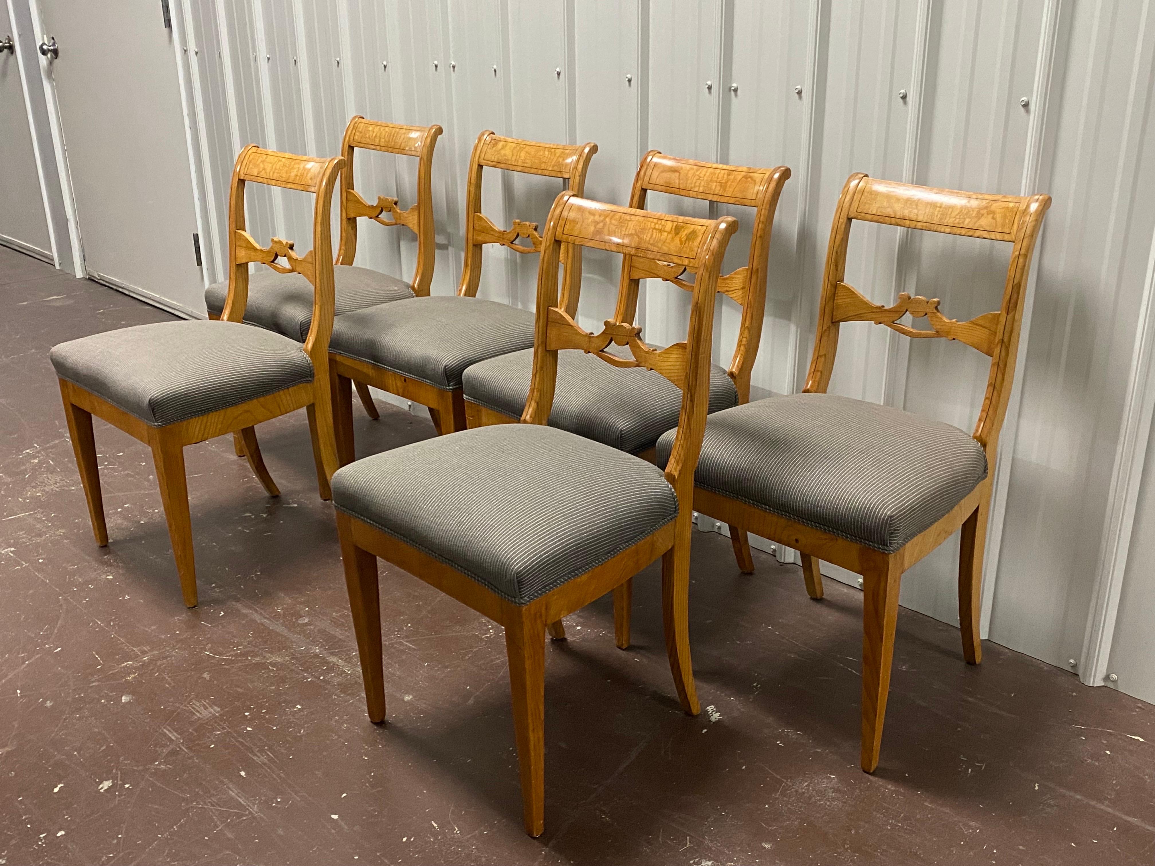 Set of Six Biedermeier Ash Dining Chairs, Central Germany, c. 1830/35 In Good Condition For Sale In Southampton, NY