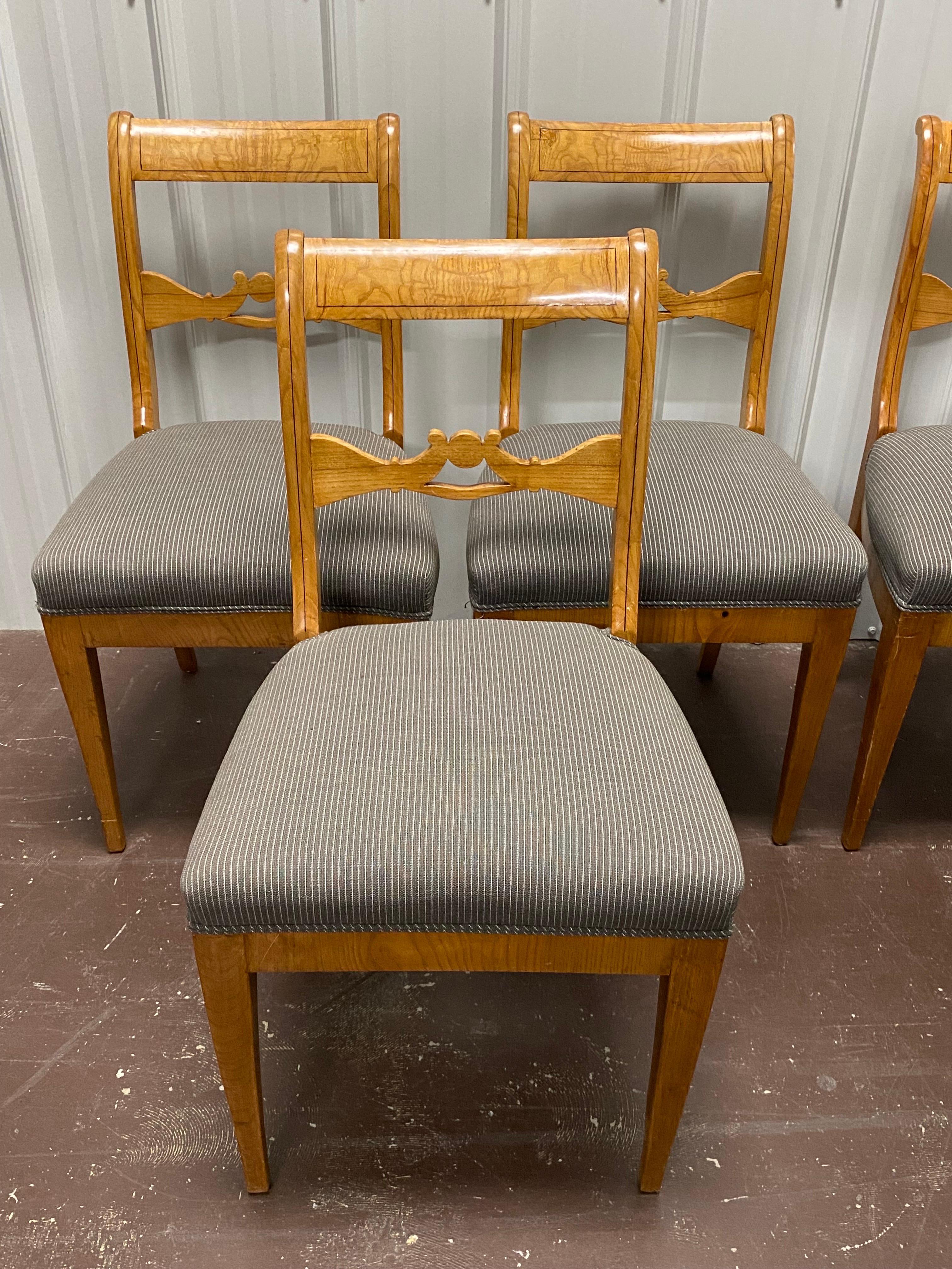 Set of Six Biedermeier Ash Dining Chairs, Central Germany, c. 1830/35 For Sale 2