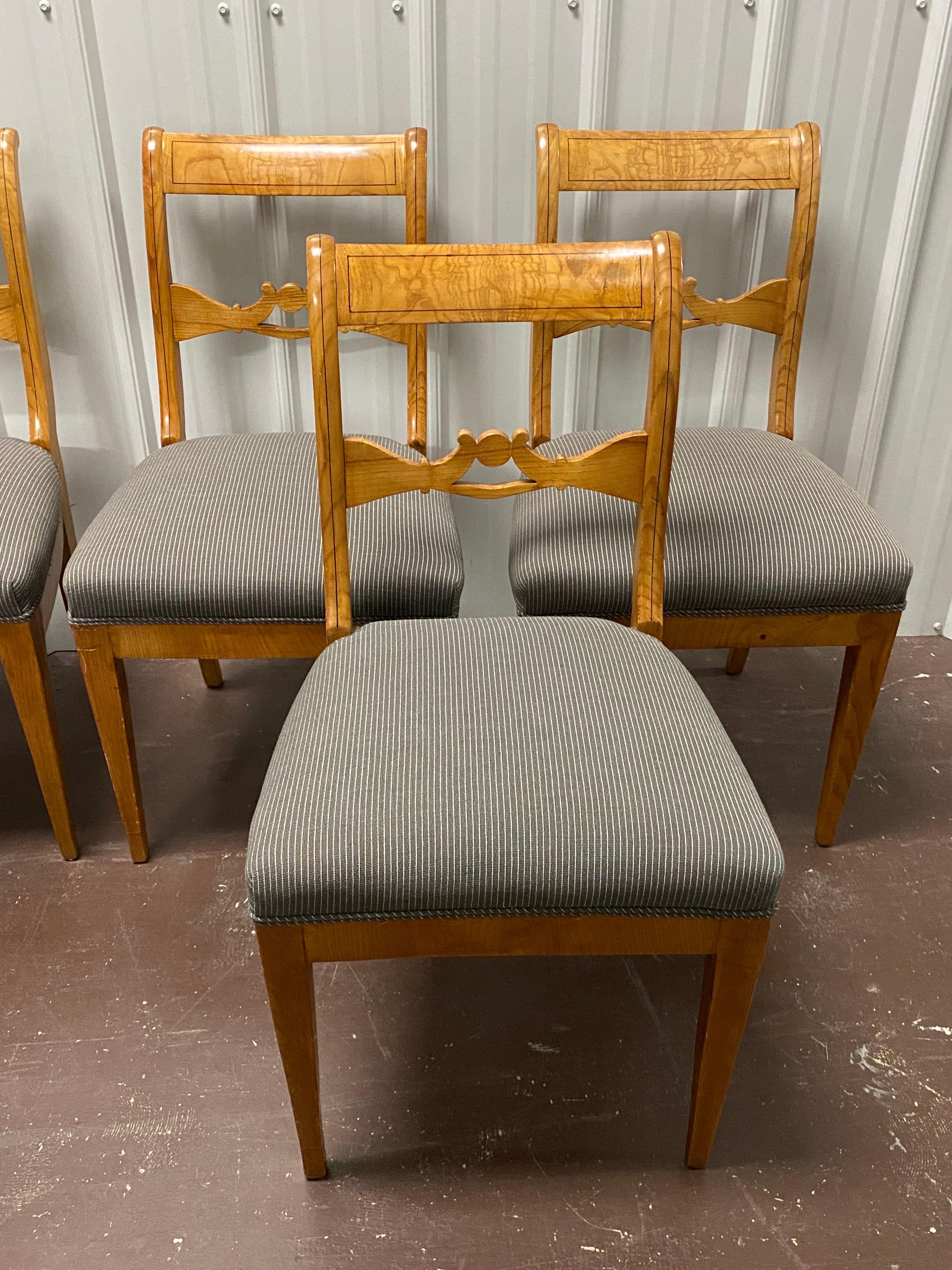 Set of Six Biedermeier Ash Dining Chairs, Central Germany, c. 1830/35 For Sale 3