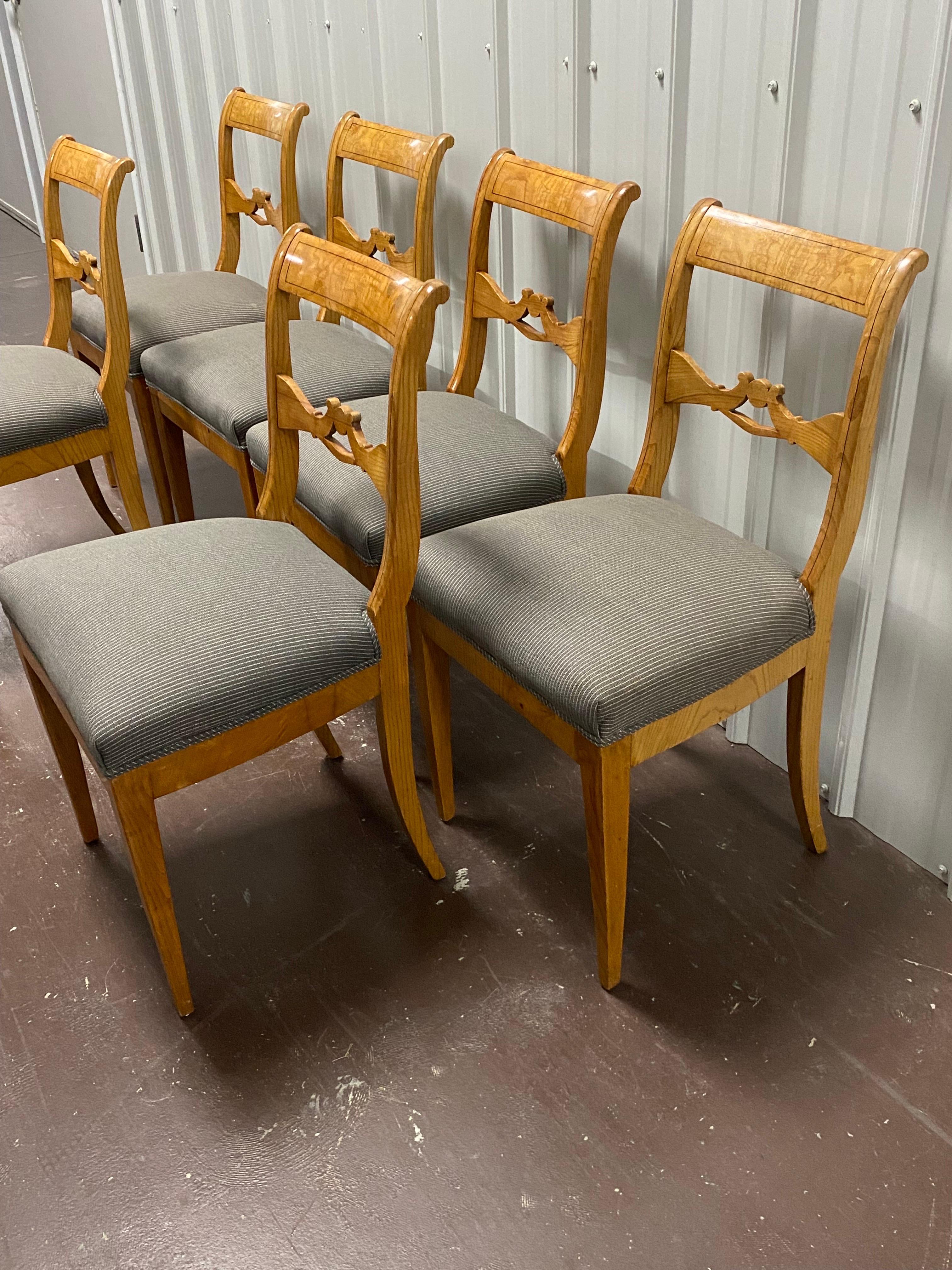 Set of Six Biedermeier Ash Dining Chairs, Central Germany, c. 1830/35 For Sale 4