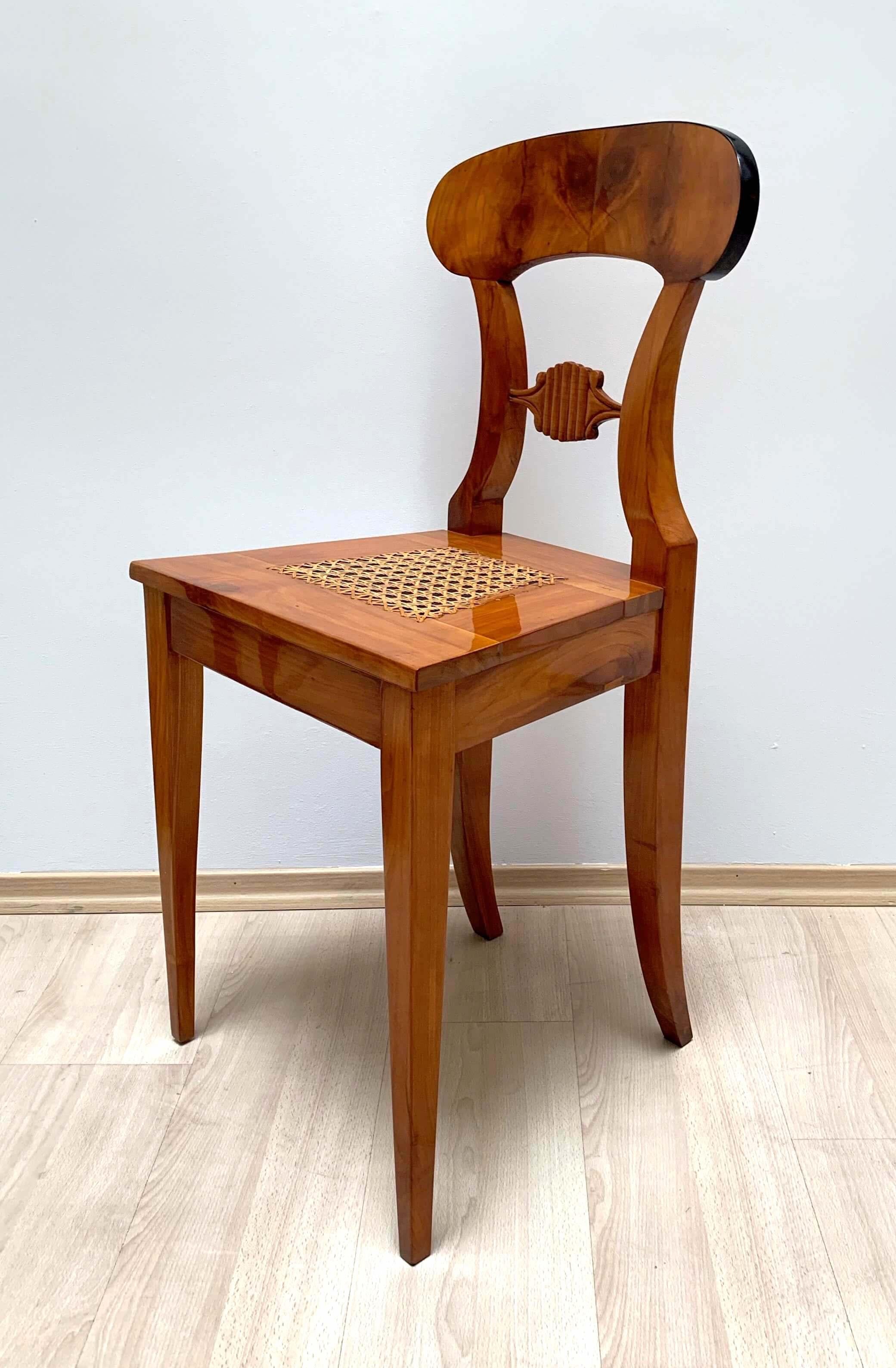 Set of Six Biedermeier Board Chairs, Cherry Wood and Mesh, Vienna, circa 1830 For Sale 2