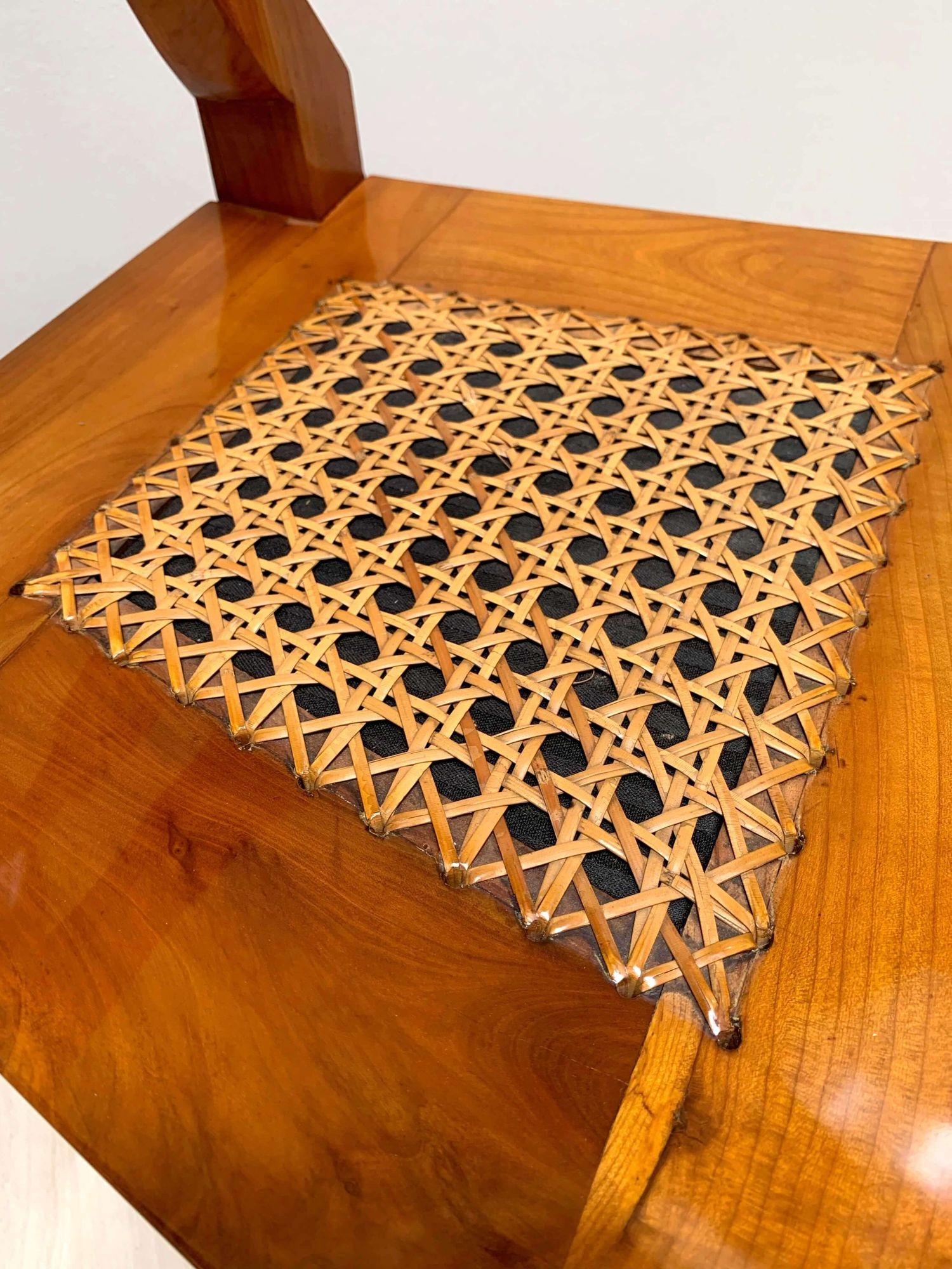 Set di sei sedie da tavolo Biedermeier, legno di ciliegio e rete, Vienna, circa 1830 in vendita 7