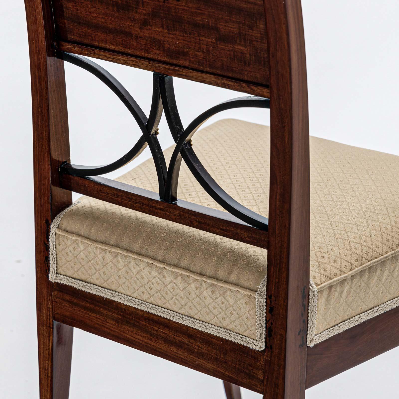 Satz von sechs Biedermeier-Stühlen, um 1830 im Angebot 1