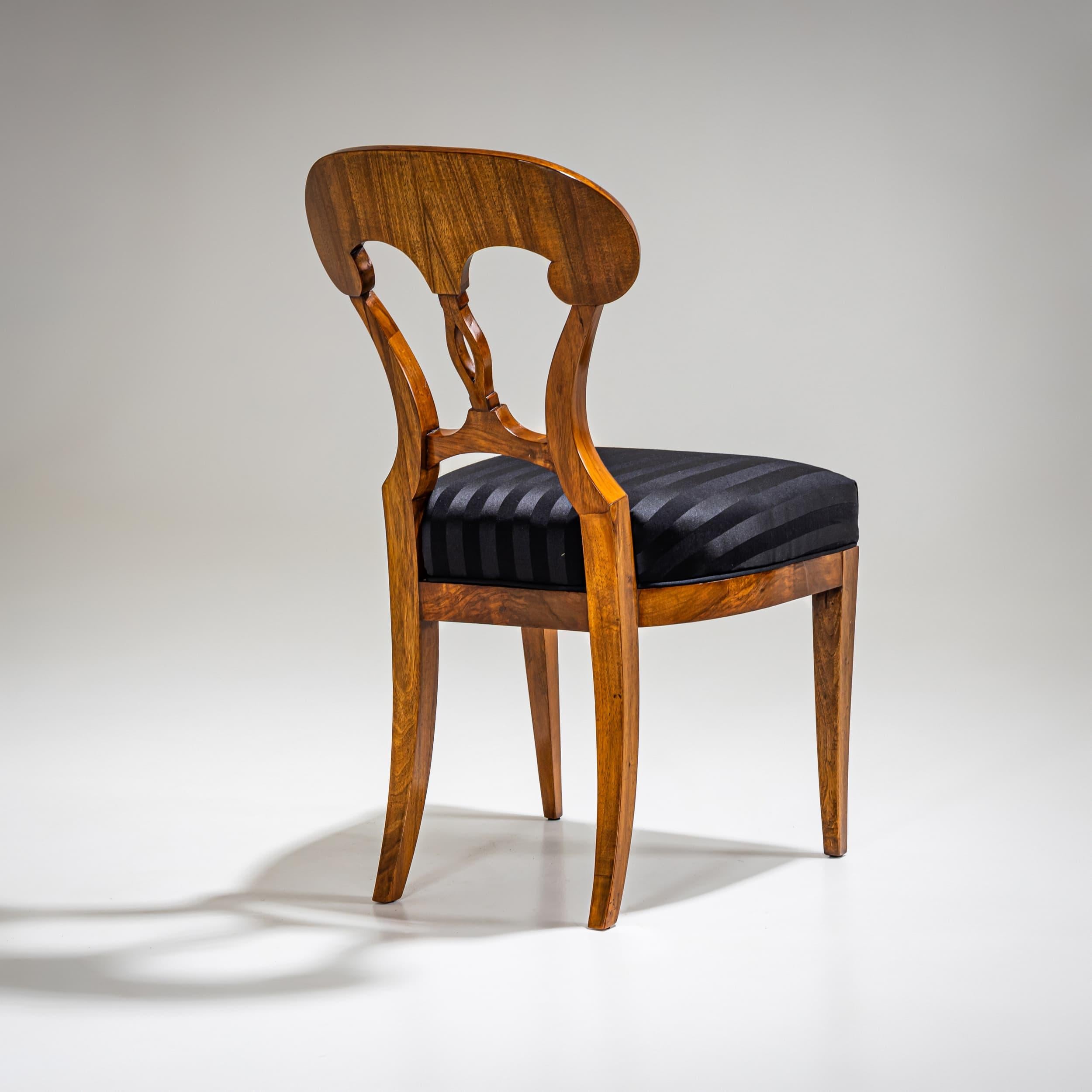 Set of Six Biedermeier Chairs, circa 1830 For Sale 2
