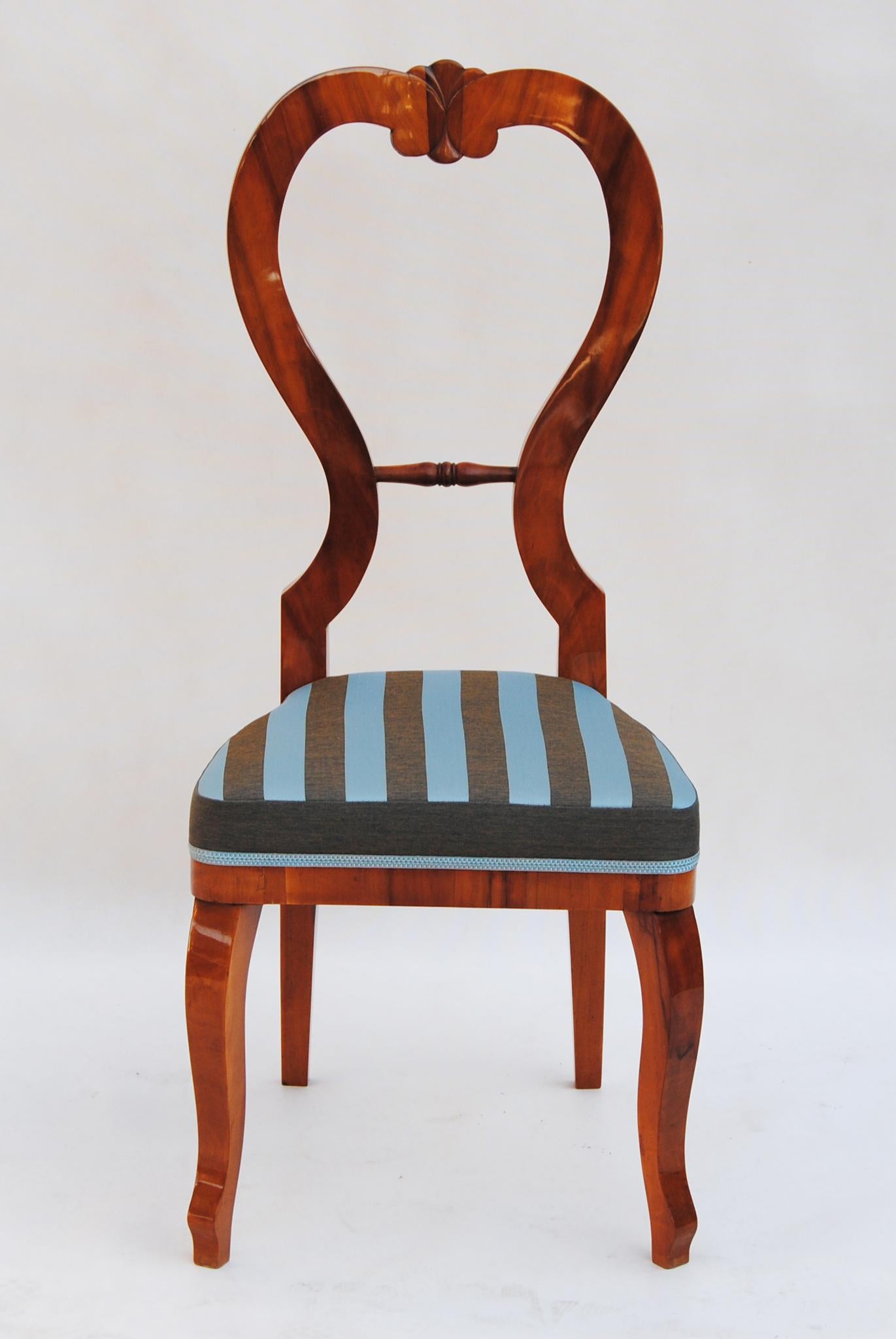 Set of Biedermeier chairs, six pieces
Completely restored, new fabric and upholstery included.
Shellac-polish.





  