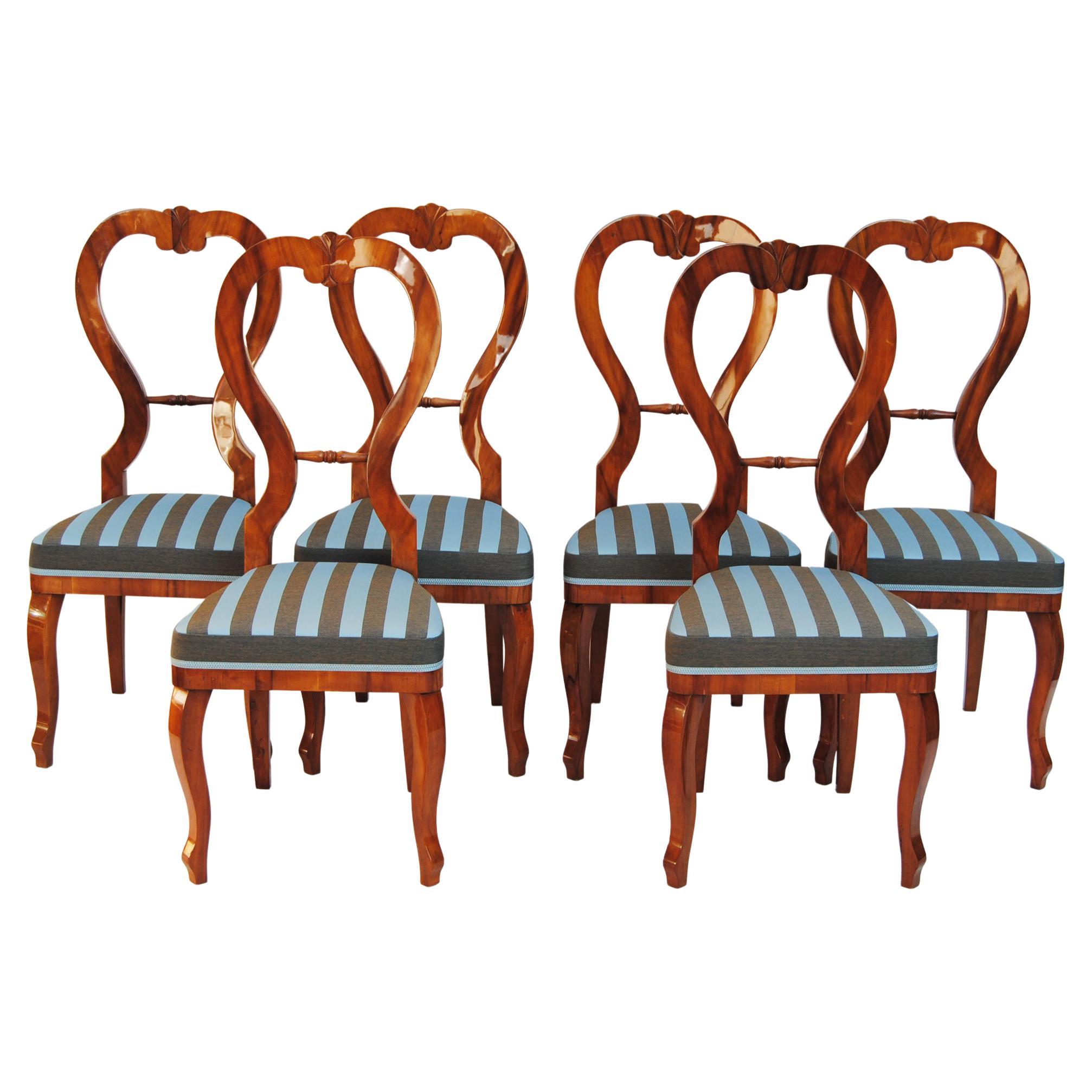 Ensemble de six chaises Biedermeier, fabriquées en Tchèque, années 1840, cerisier en vente