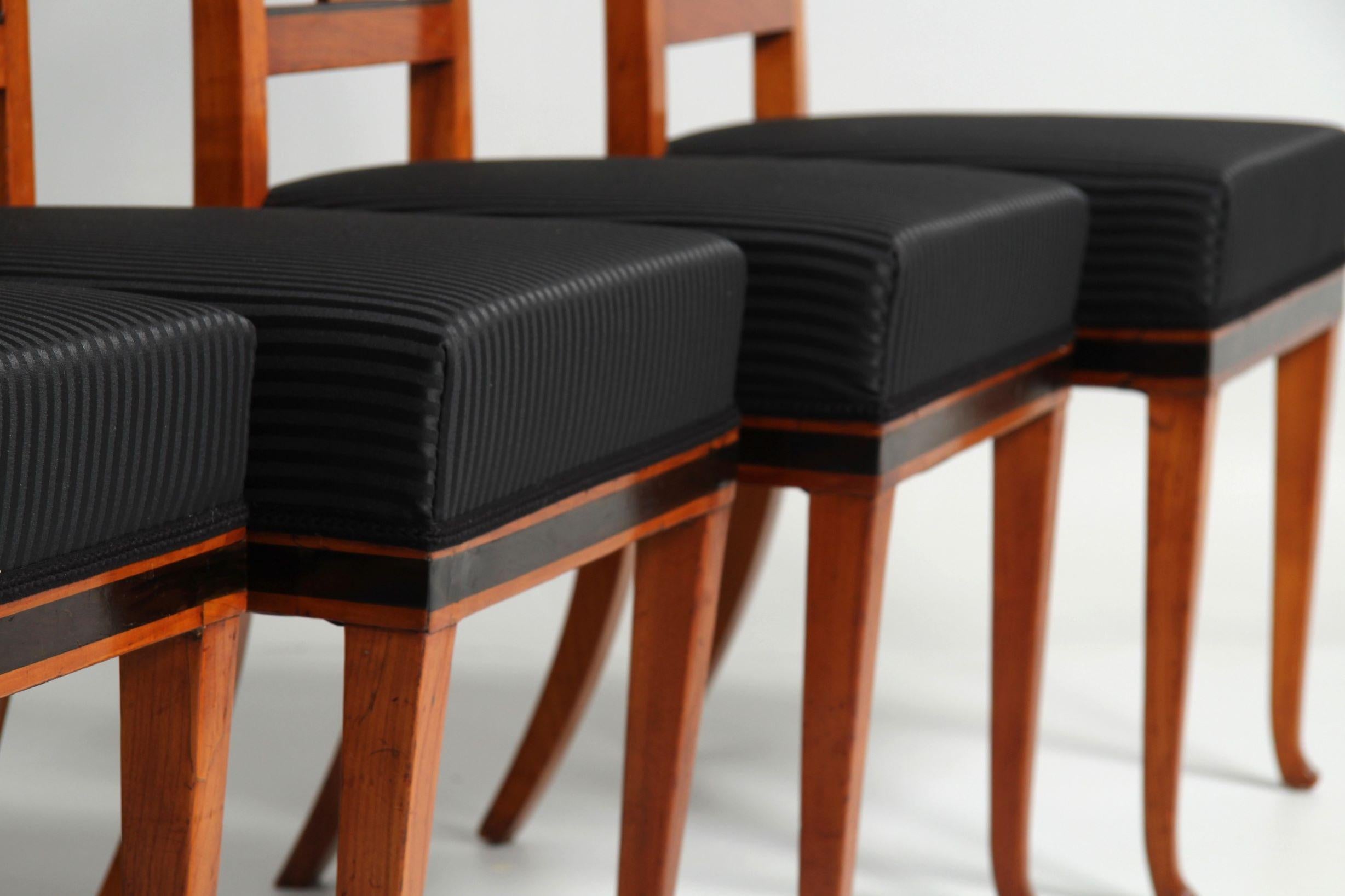 Set of Six Biedermeier Chairs with Inlays, Cherry, Germany, circa 1830 In Good Condition For Sale In Greven, DE
