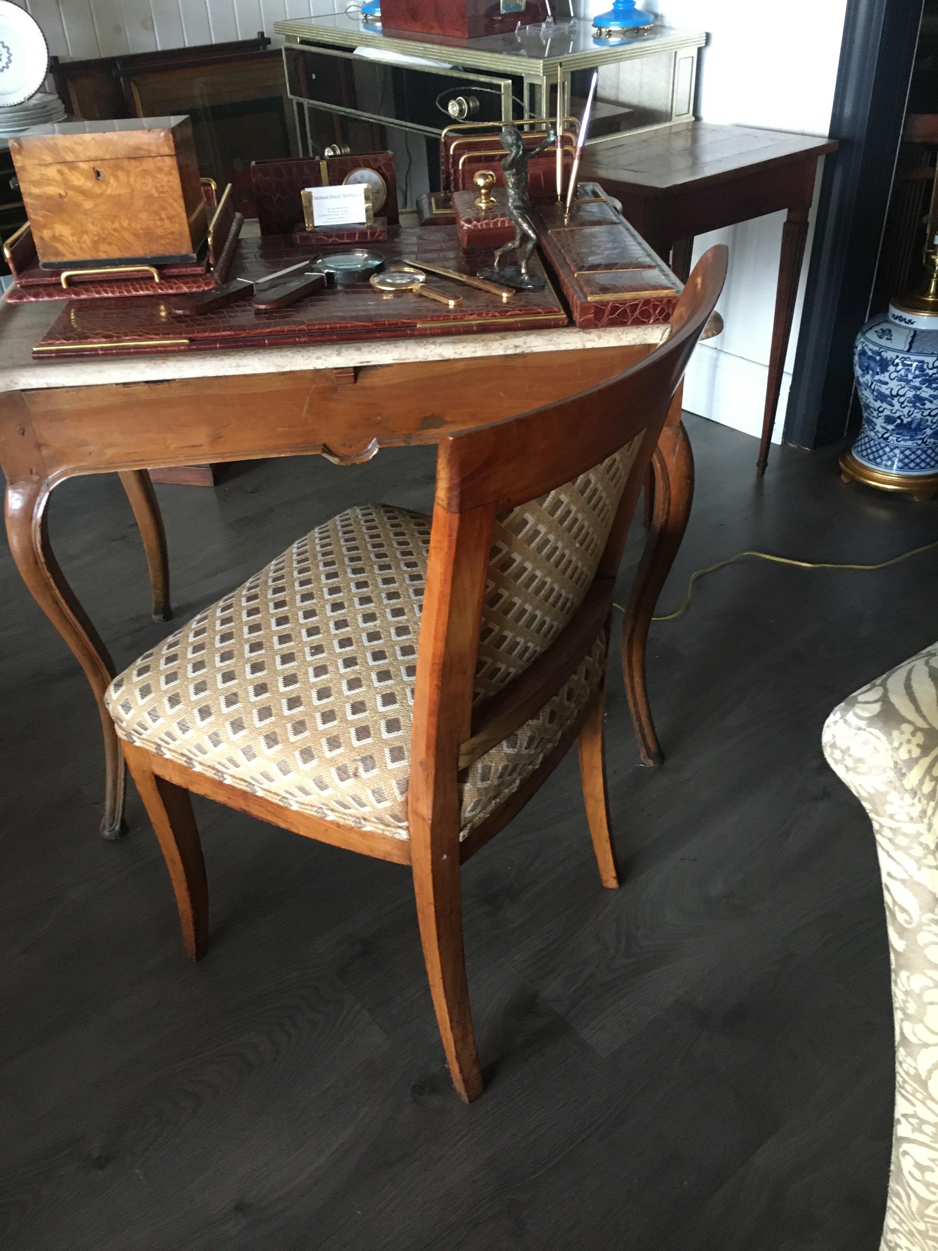 Set of Six Northern Italian Fruitwood Dining Chairs, Great Scale For Comfort. In Excellent Condition For Sale In Buchanan, MI