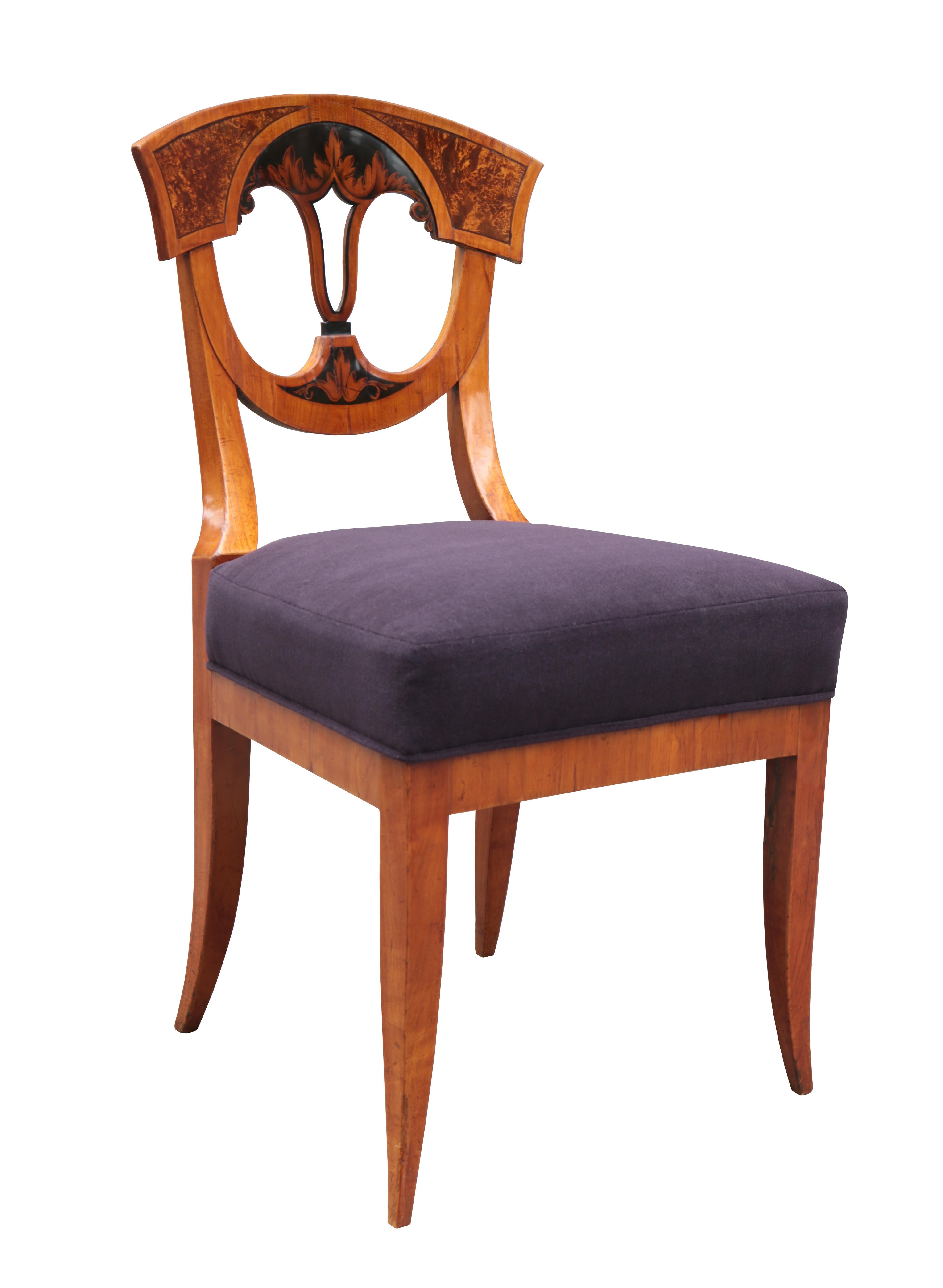 A fine set of six Biedermeier side chairs.
Walnut and walnut burl with ebonized details.
 