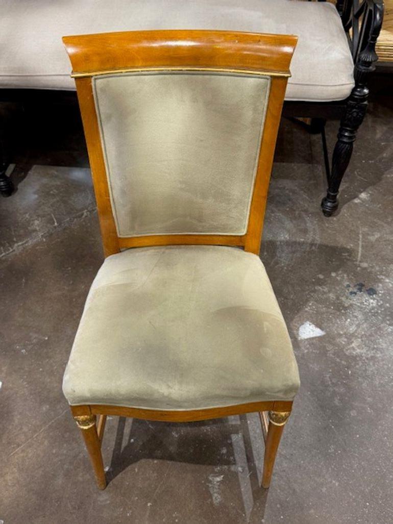 Ensemble de six chaises de style Biedermeier avec tapisserie en daim Bon état - En vente à Dallas, TX