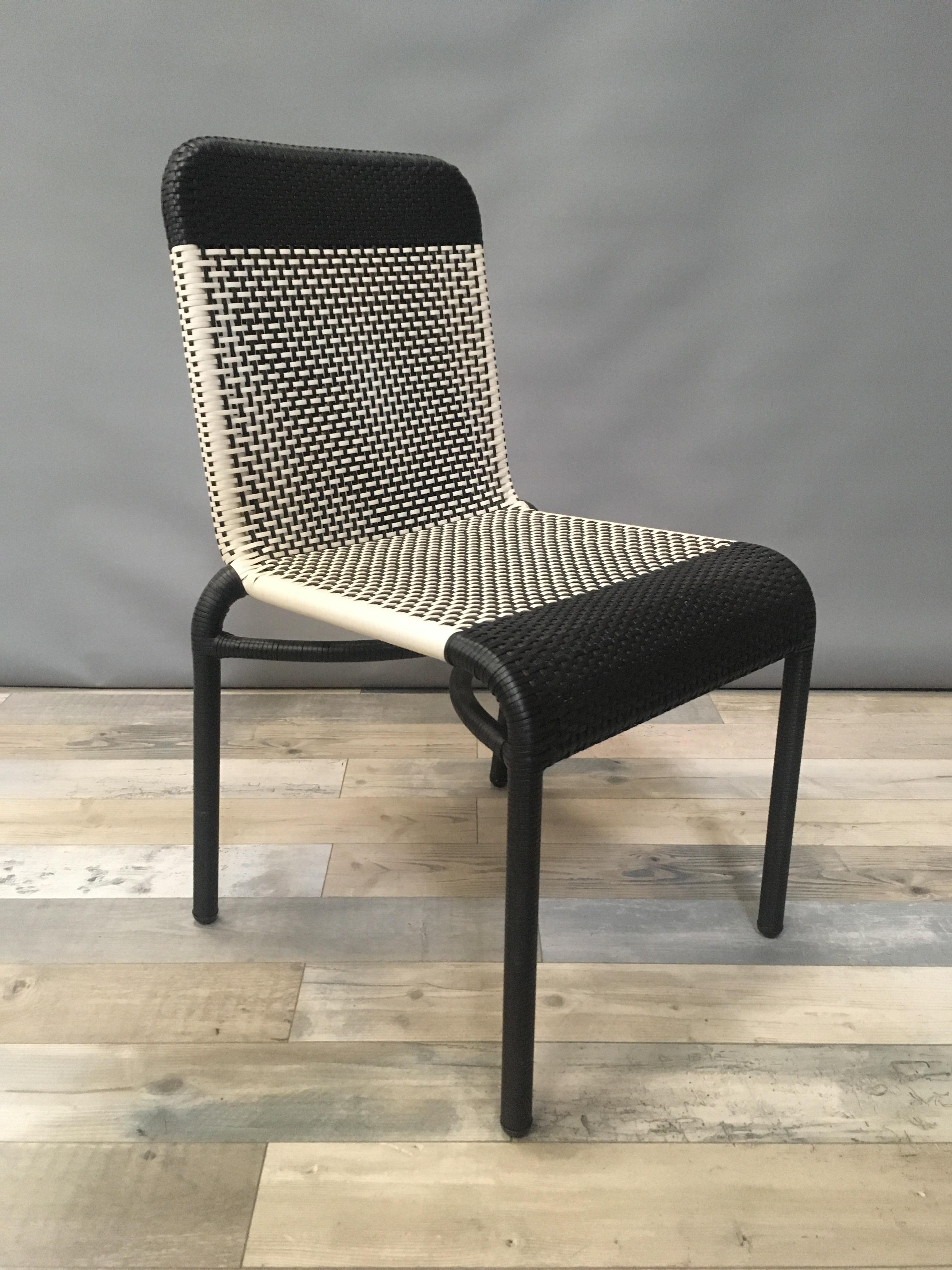 Set of Six Black and White Resin Stackable Outdoor Chairs In New Condition For Sale In Tourcoing, FR
