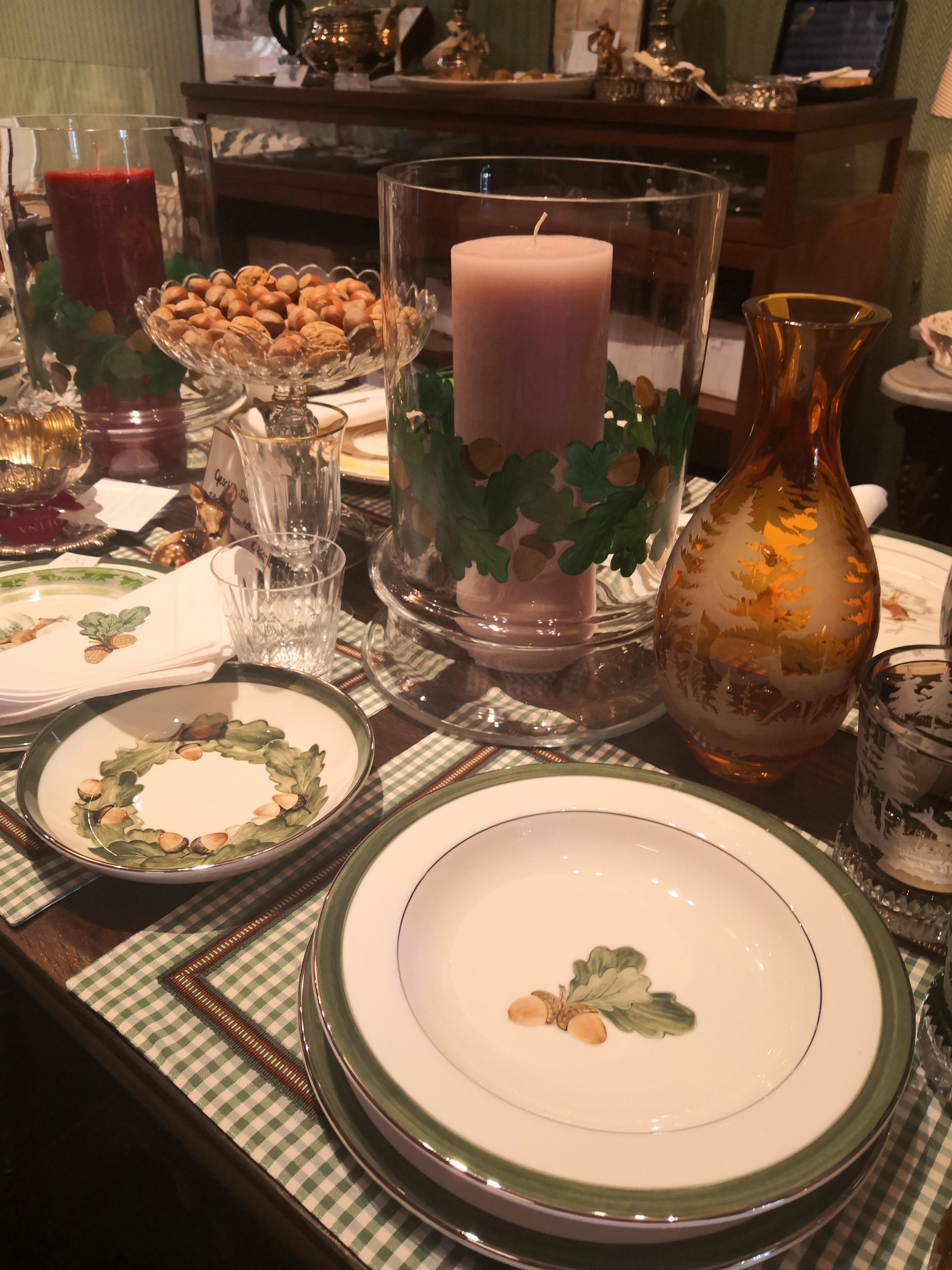 Dipinto a mano Set di sei piatti da zuppa dipinti a mano Black Forest Sofina Boutique Kitzbühel in vendita