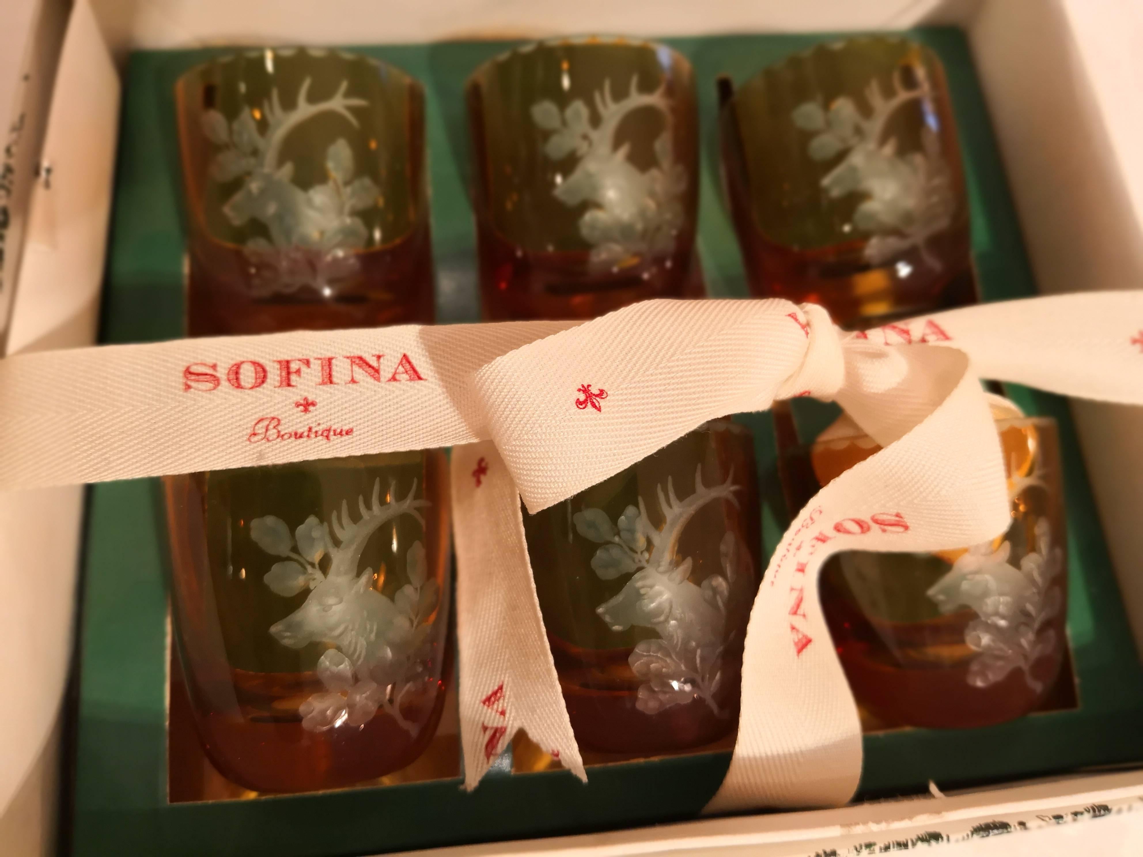Forêt-Noire Ensemble de six verres allemands Schnapps de la Forêt Noire ambrés avec scène de chasse Sofina en vente