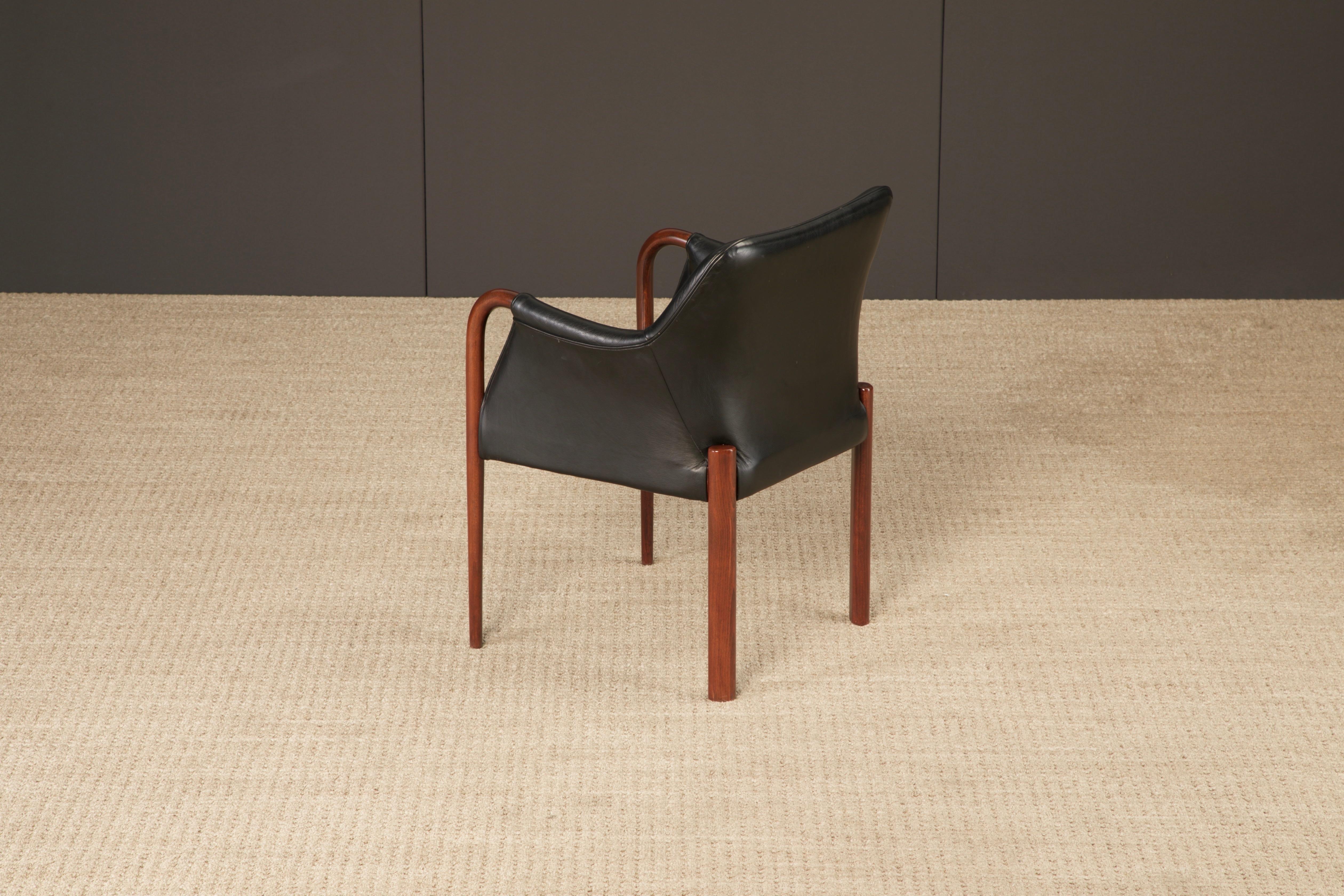 Set aus sechs schwarzen Ledersesseln mit Cassina Label, ca. 1980er Jahre, neu lackiert im Angebot 5