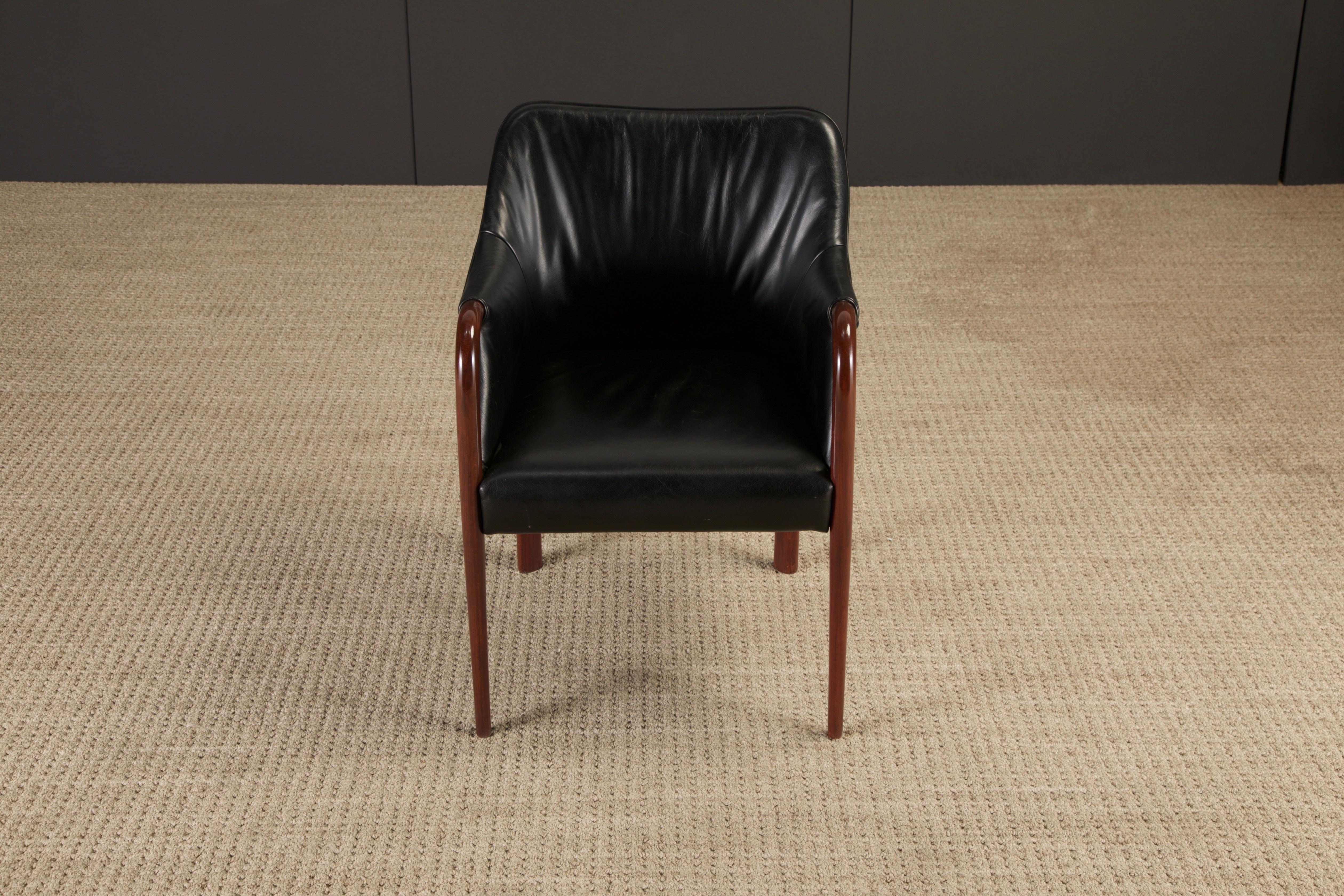 Set aus sechs schwarzen Ledersesseln mit Cassina Label, ca. 1980er Jahre, neu lackiert im Angebot 1