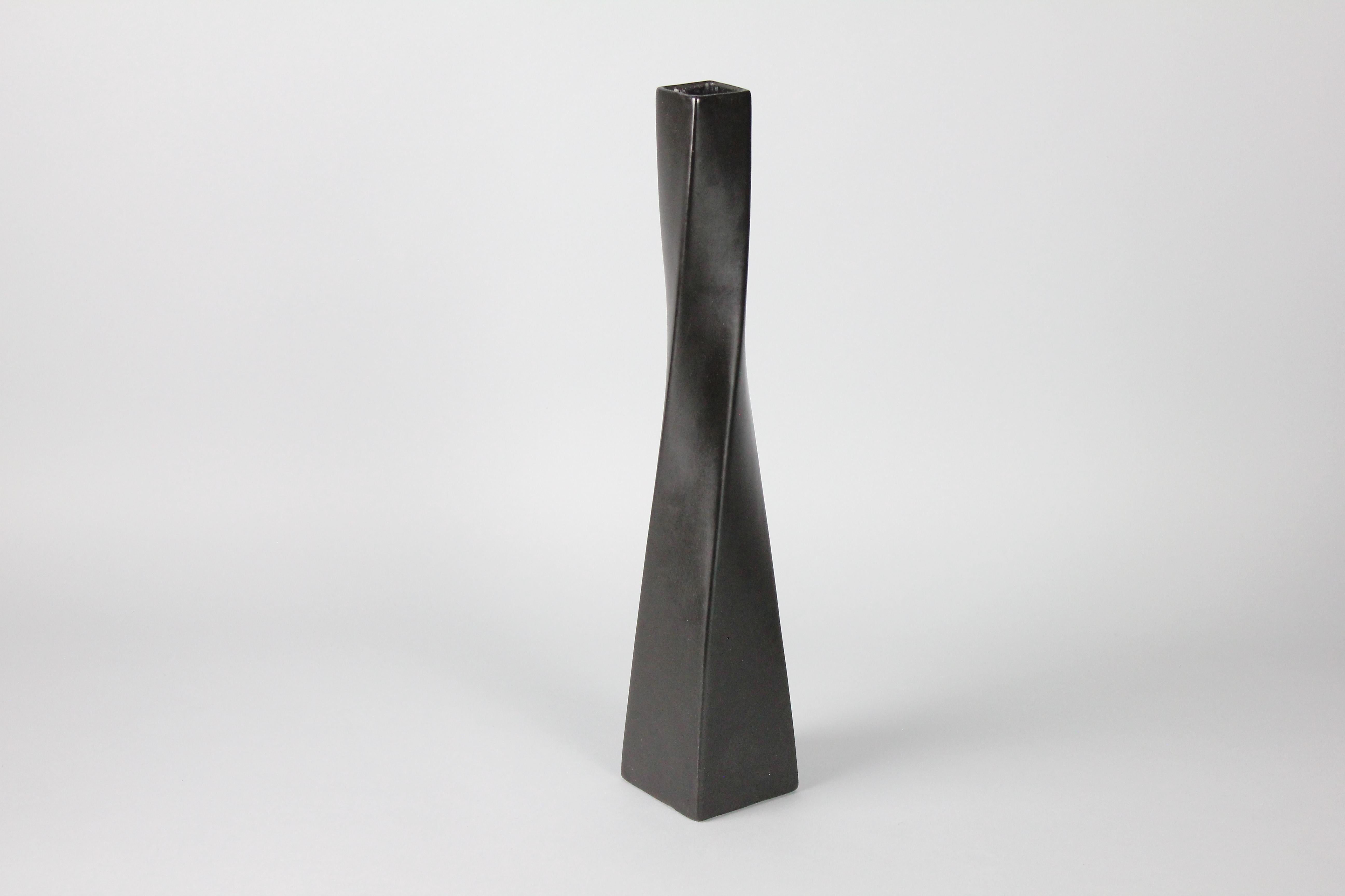 Set von sechs schwarzen Mangania-Vasen Lillemor Mannerheim Schweden Mid-Century Modern im Angebot 6