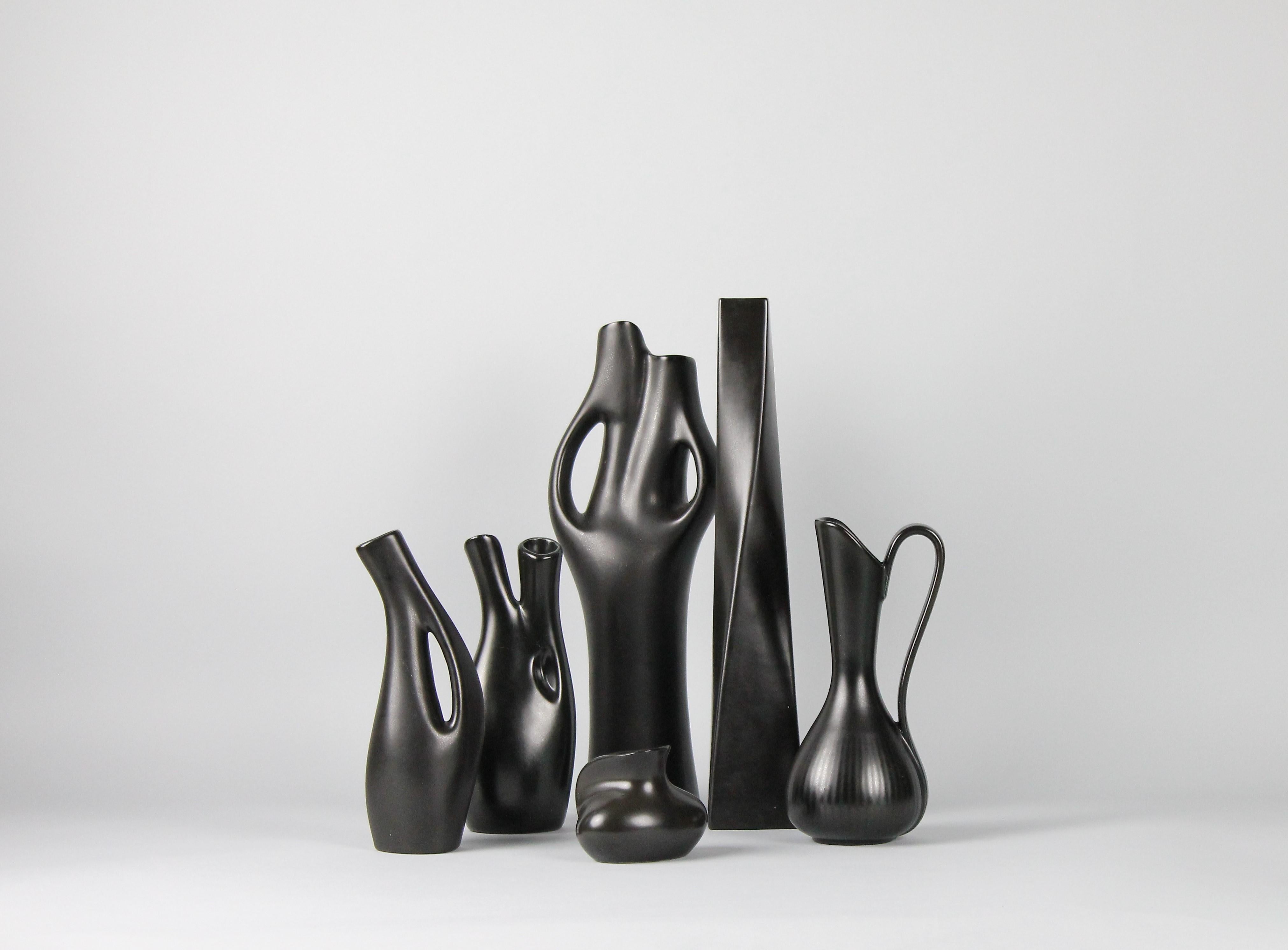 Set of Six Black Mangania Vases Lillemor Mannerheim Sweden Mid Century Modern In Good Condition For Sale In Skanninge, SE