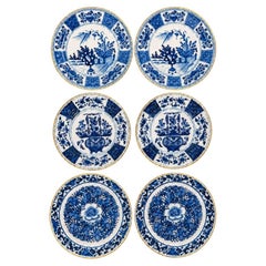Lot de six assiettes de présentation bleues et blanches de Delft, trois paires, XVIIIe siècle