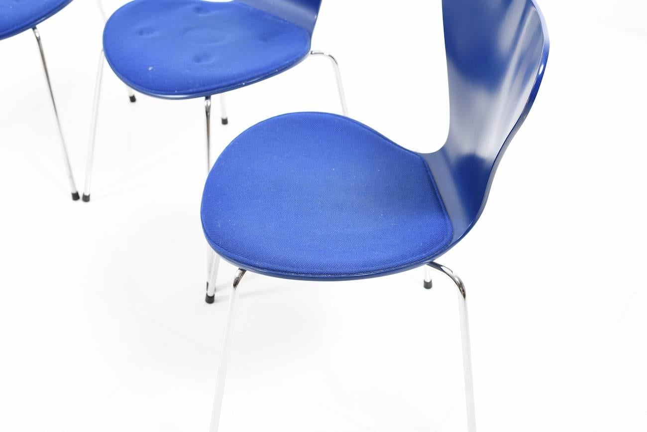 Late 20th Century Set of Six Blue Arne Jacobsen Chairs, Mod. 3107 For Sale