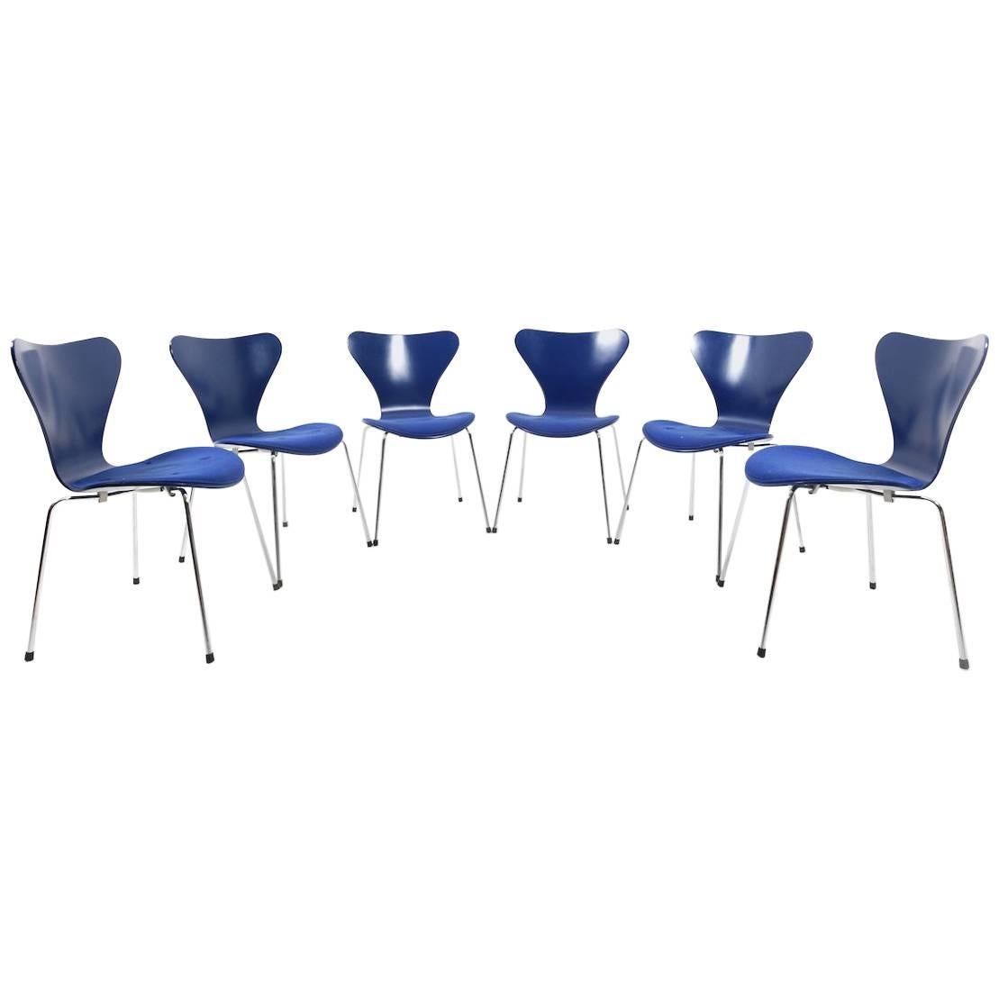 Set of Six Blue Arne Jacobsen Chairs, Mod. 3107 For Sale