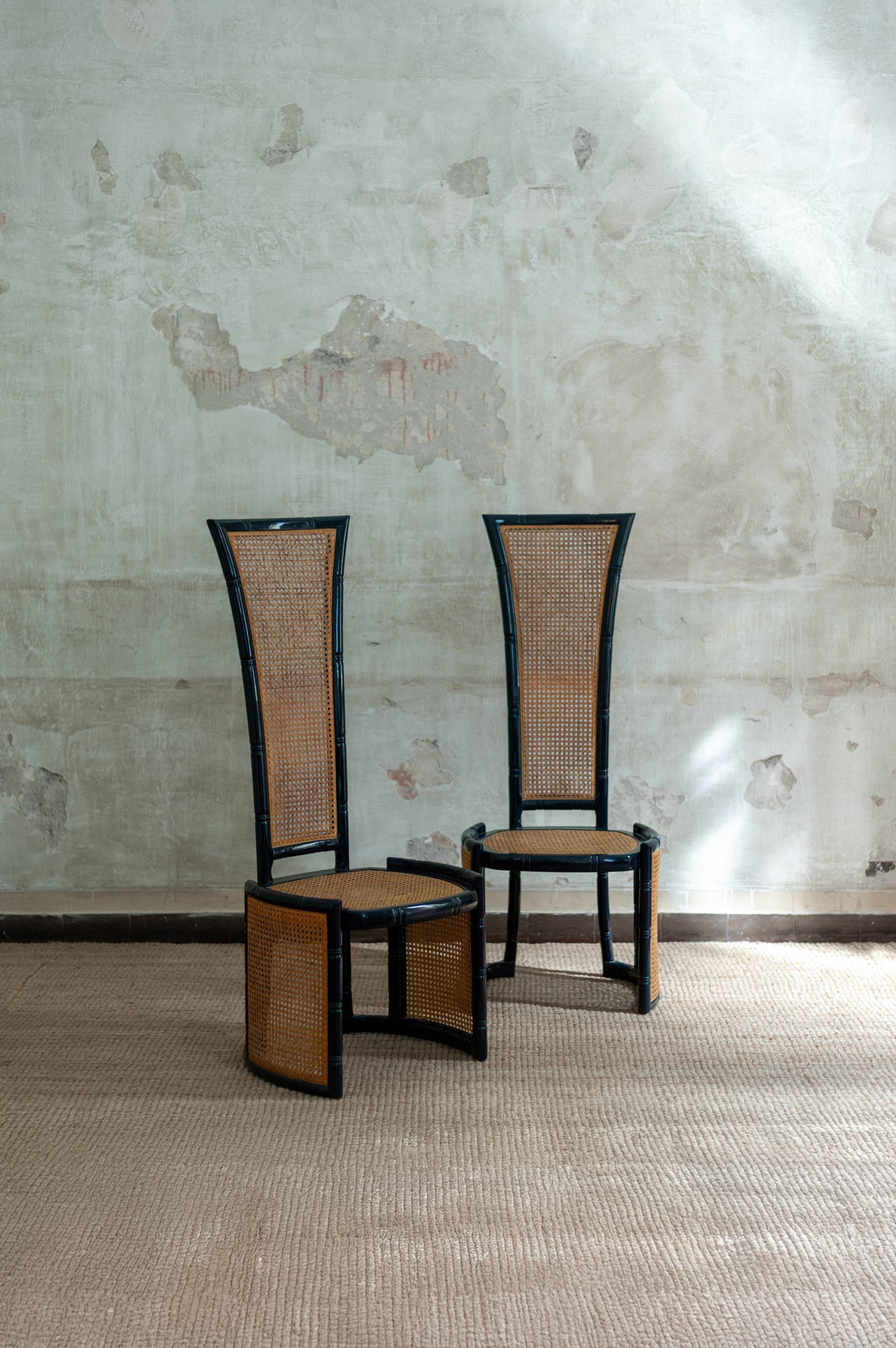 italien Ensemble de six chaises en bois laqué bleu et paille de Vienne par Marzio Cecchi - années 1970 en vente