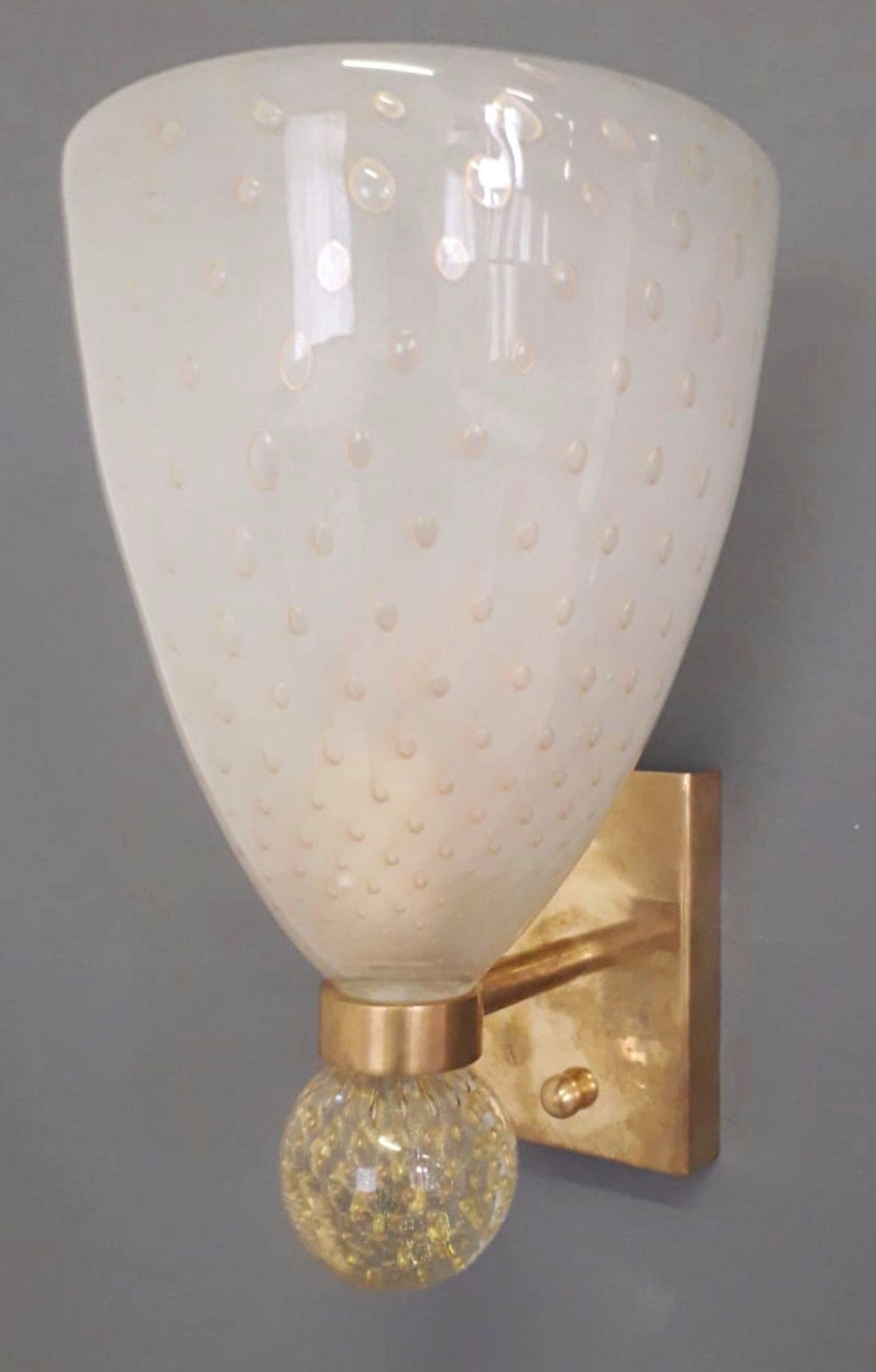 Satz von sechs Bollicine Murano Glas Coppa Wandleuchter. Italien, 1970er Jahre. (Italienisch) im Angebot