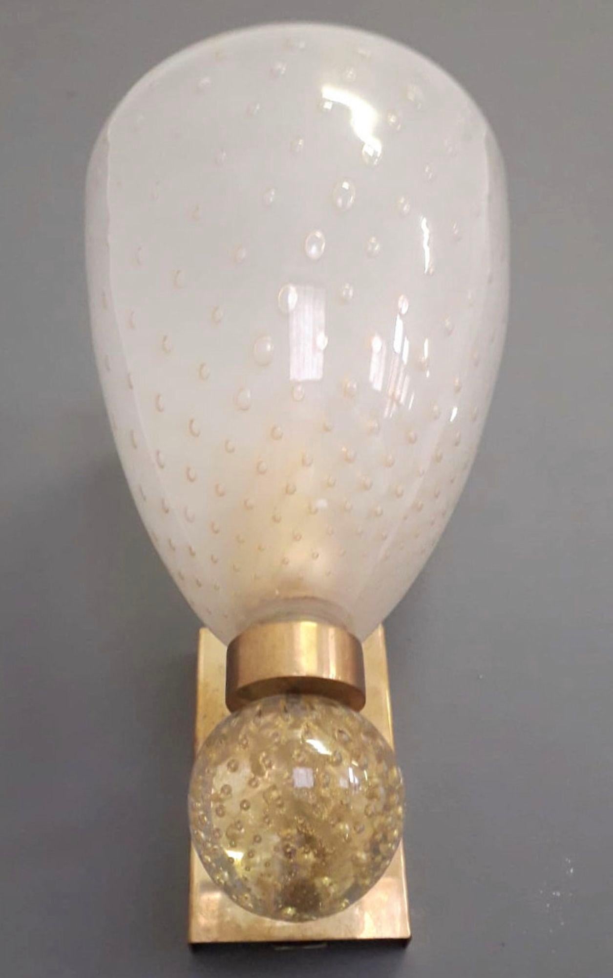 Satz von sechs Bollicine Murano Glas Coppa Wandleuchter. Italien, 1970er Jahre. (Ende des 20. Jahrhunderts) im Angebot