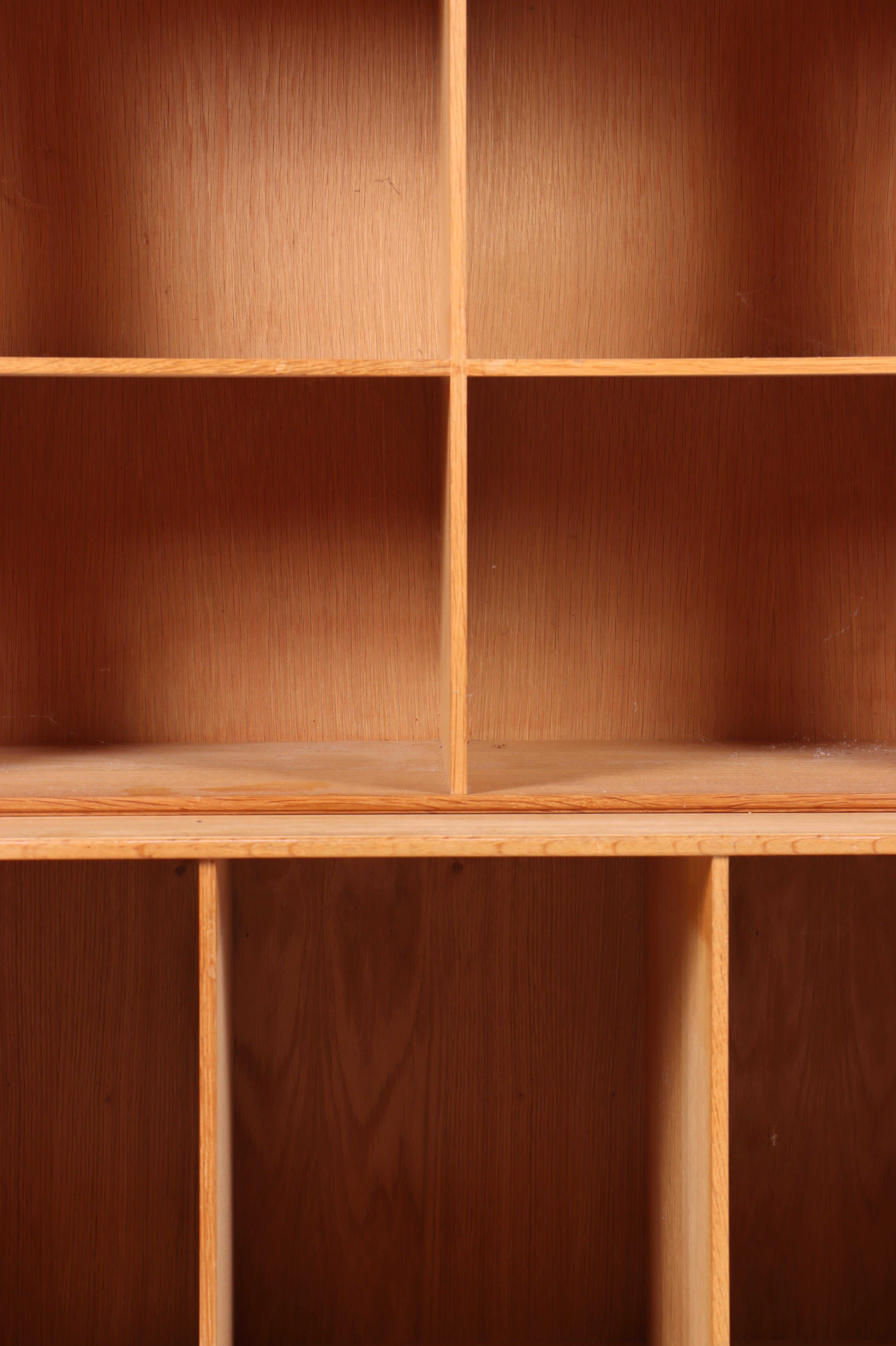 Danese Set di sei librerie in Oak di Mogens Koch, Design danese, metà del secolo scorso, anni '60 in vendita