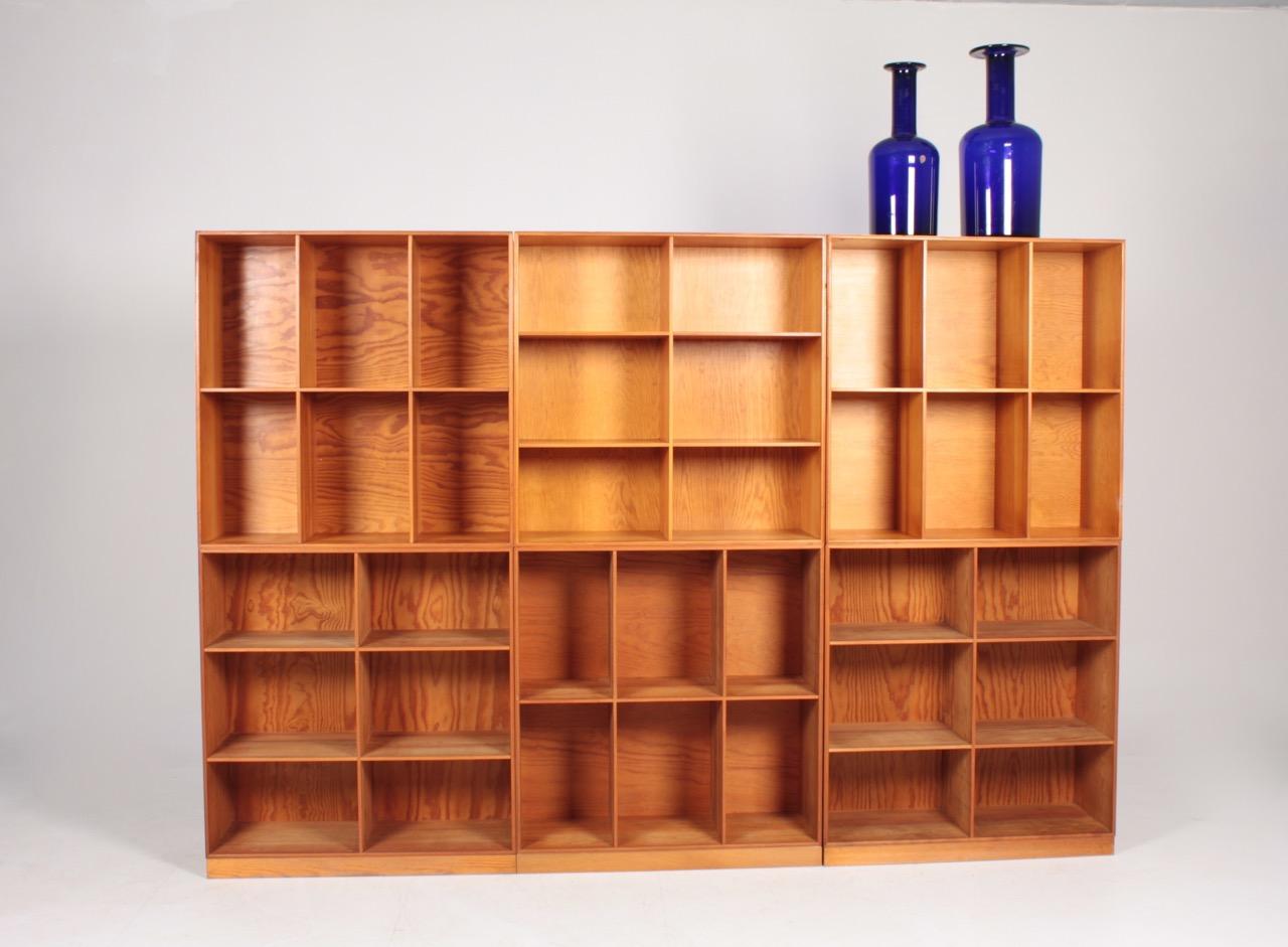 Set of Six Bookcases in Pine by Mogens Koch, Danish Design, Midcentury, 1950s In Good Condition In Lejre, DK